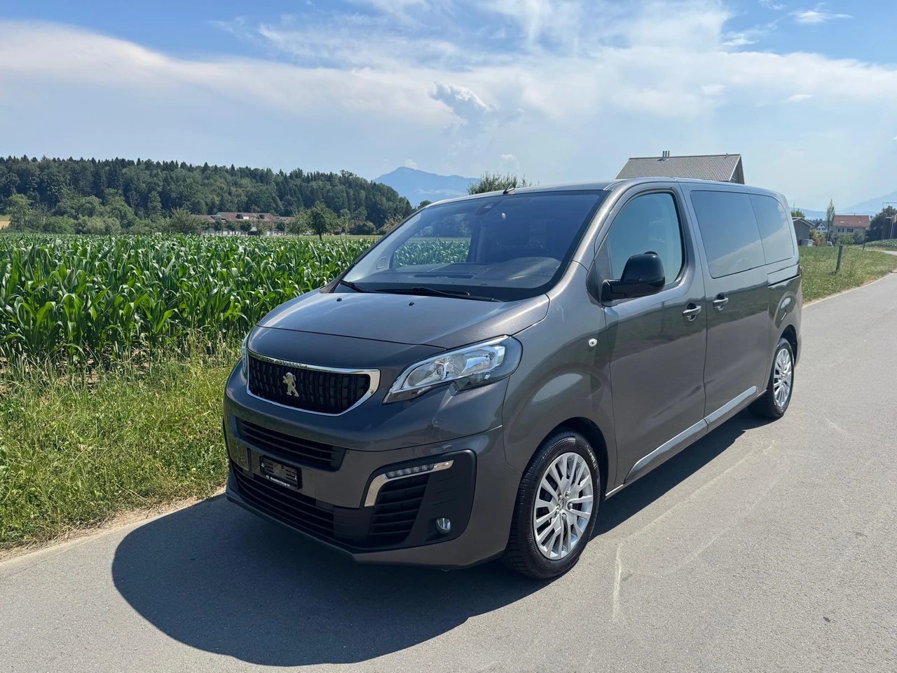 PEUGEOT Traveller 2.0 BlueHDi Business Standard EAT8 9 Plätzer-image-0