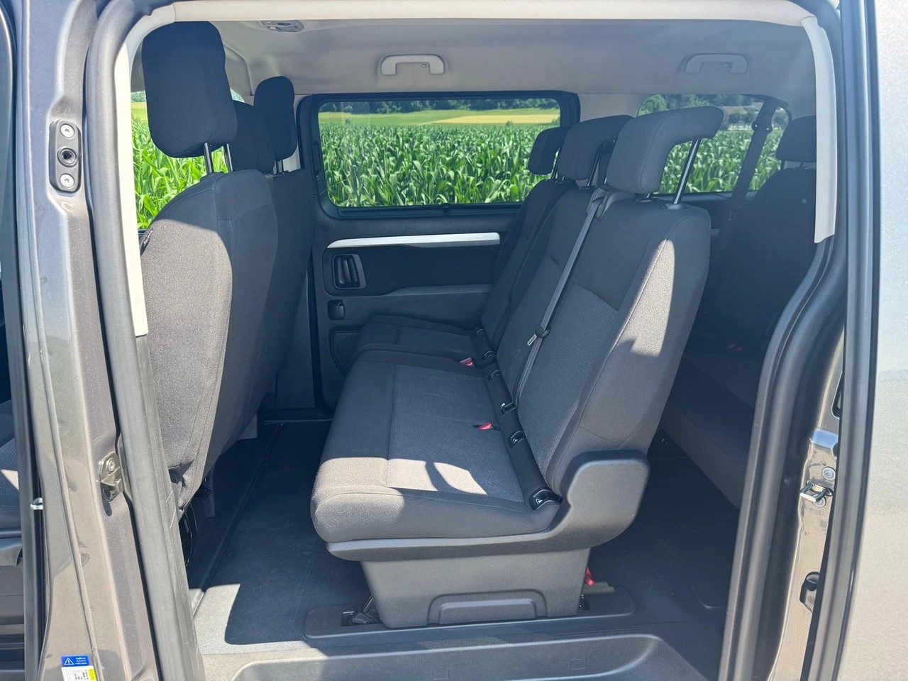 PEUGEOT Traveller 2.0 BlueHDi Business Standard EAT8 9 Plätzer-image-7