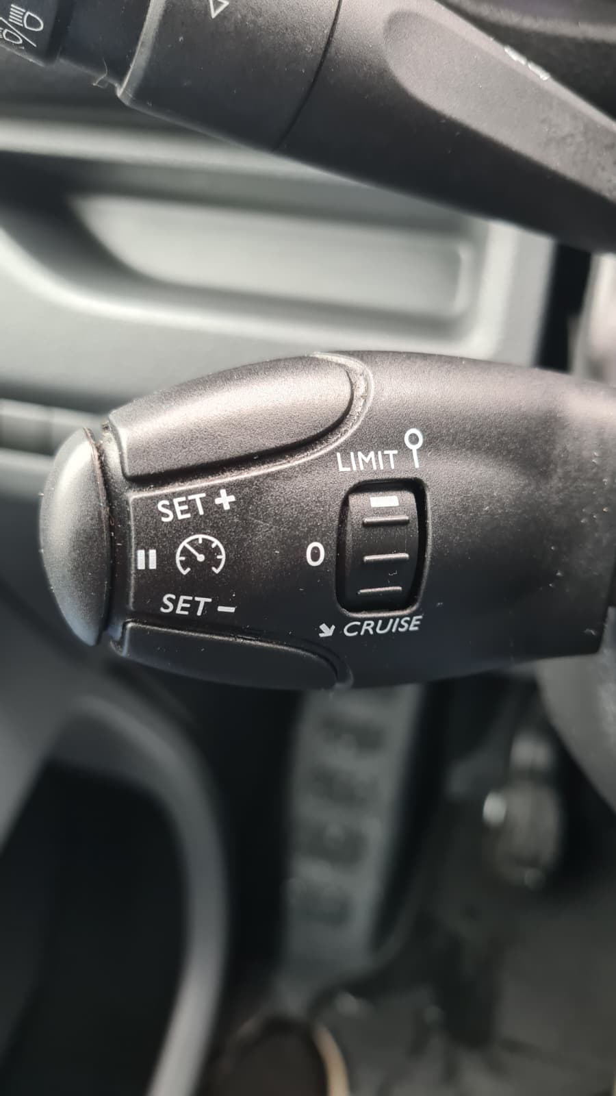 PEUGEOT Expert 1.5 BlueHDi 100 S&S Pro Standard ** Teil-Leder ** Klima ** Tempomat ** Werkstatt-Einrichtung ** Frisch Ab MFK & Service-image-10
