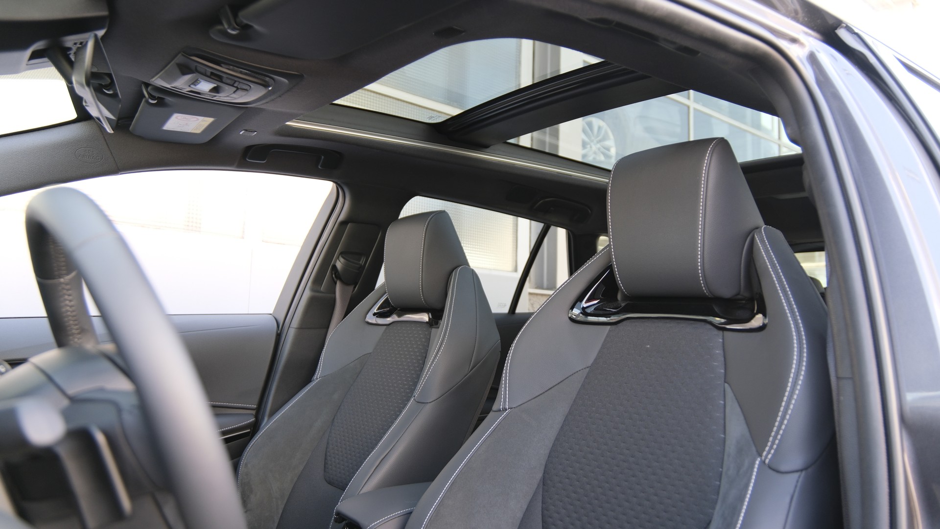 TOYOTA Corolla Touring Sports 2.0 HSD Premium e-CVT-image-4