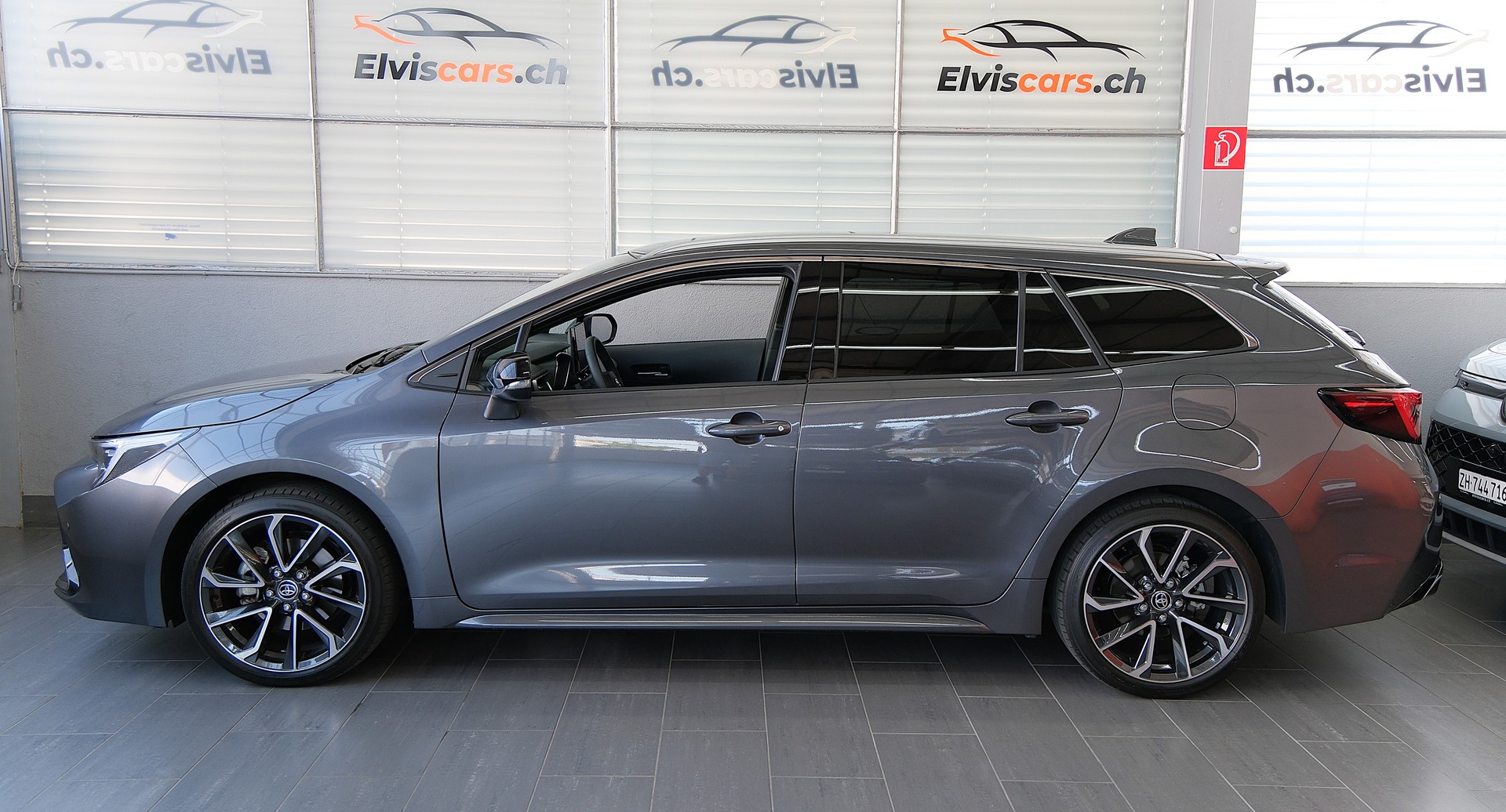 TOYOTA Corolla Touring Sports 2.0 HSD Premium e-CVT-image-9