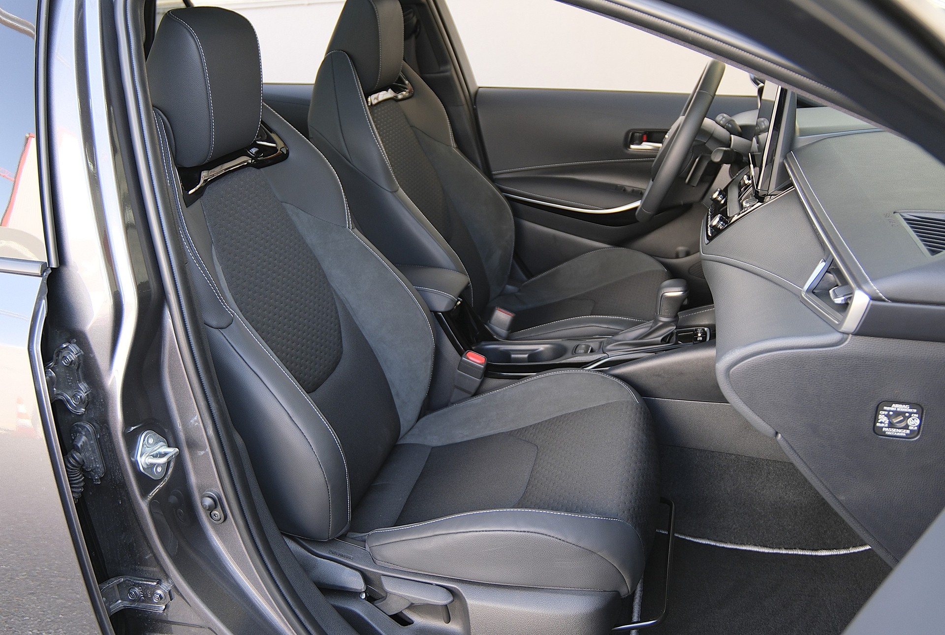 TOYOTA Corolla Touring Sports 2.0 HSD Premium e-CVT-image-14
