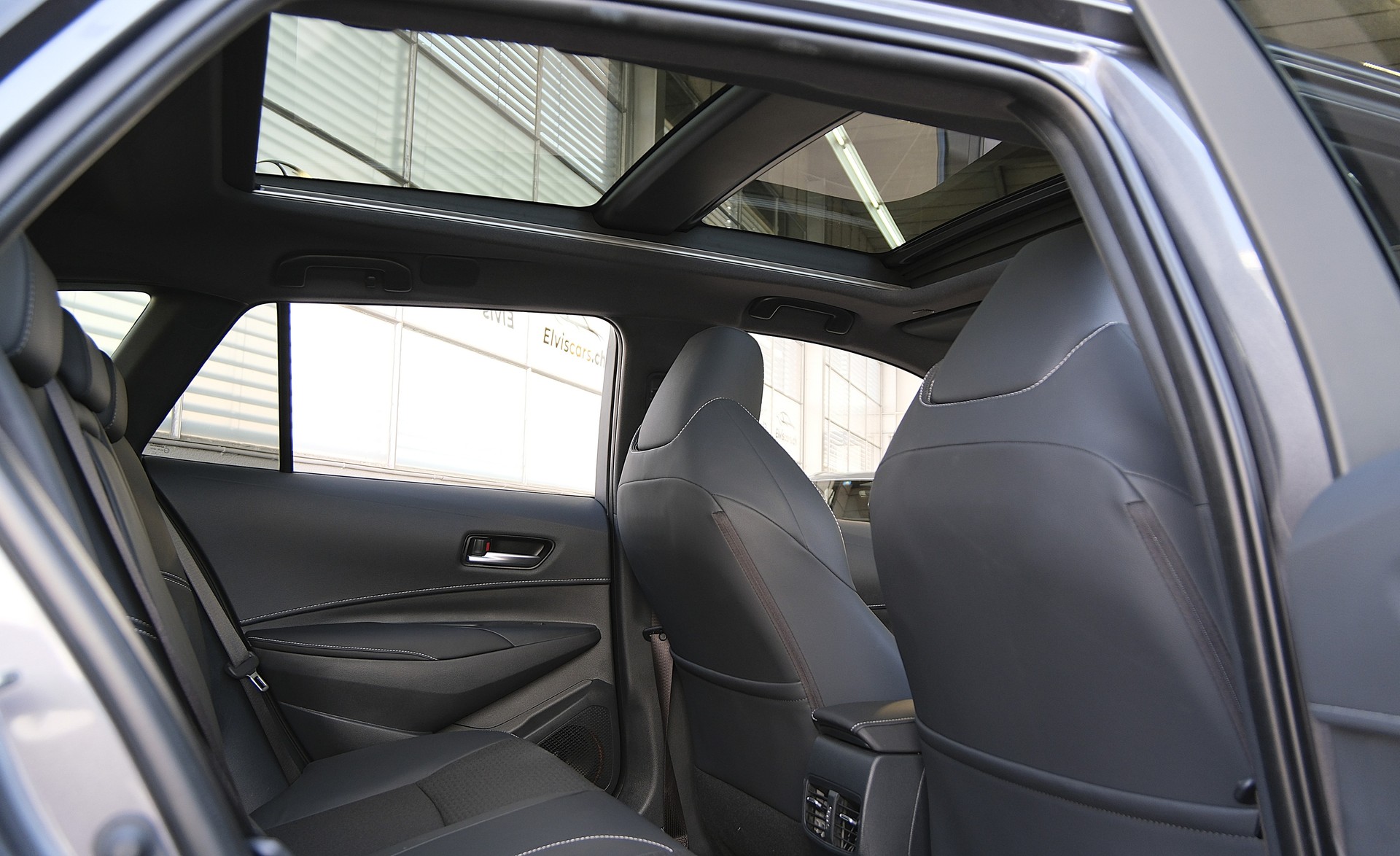 TOYOTA Corolla Touring Sports 2.0 HSD Premium e-CVT-image-18