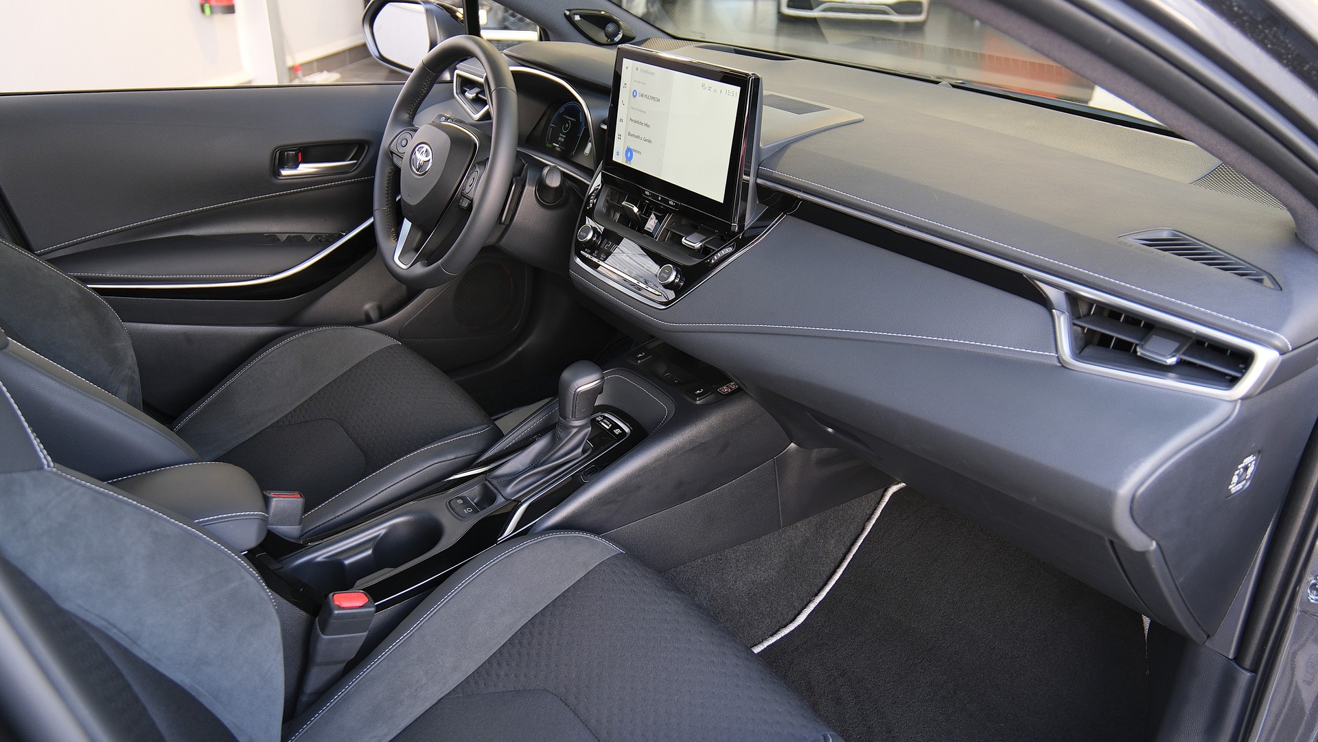 TOYOTA Corolla Touring Sports 2.0 HSD Premium e-CVT-image-13