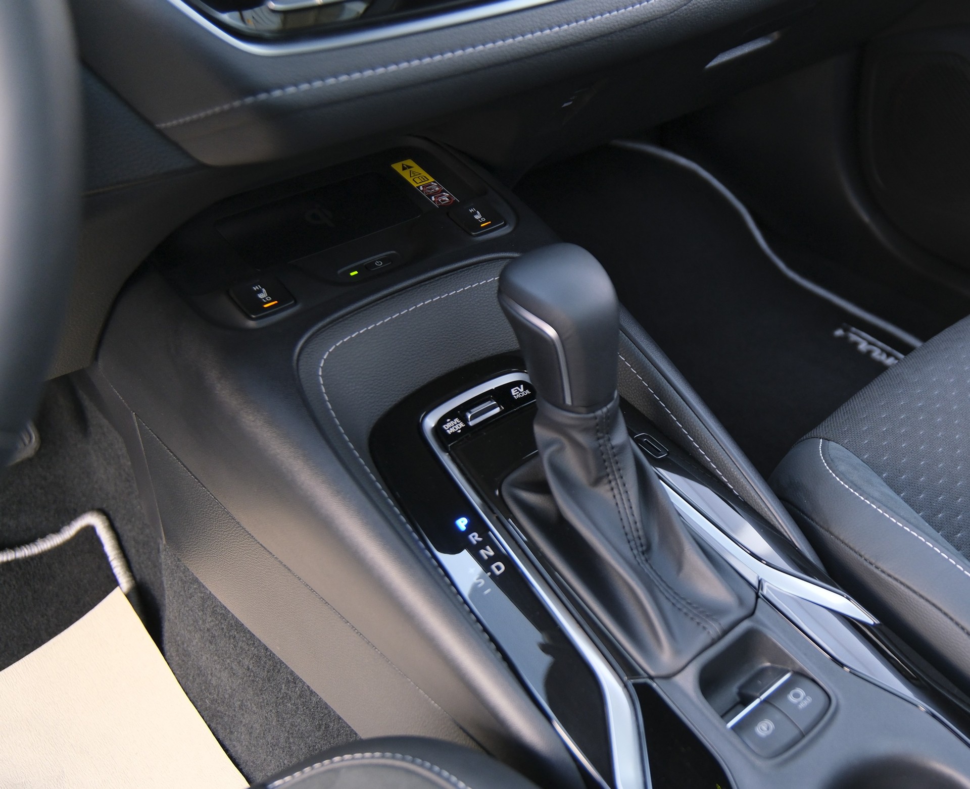 TOYOTA Corolla Touring Sports 2.0 HSD Premium e-CVT-image-22