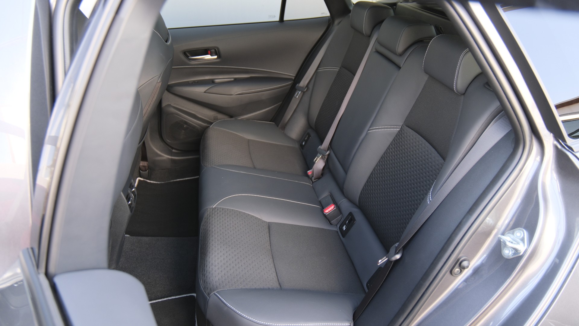 TOYOTA Corolla Touring Sports 2.0 HSD Premium e-CVT-image-23