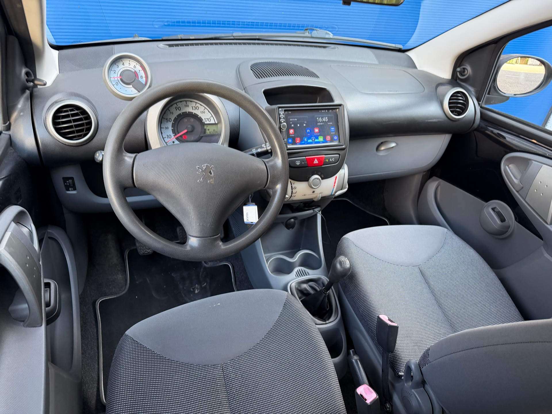 PEUGEOT 107 1.0 Urban-image-1