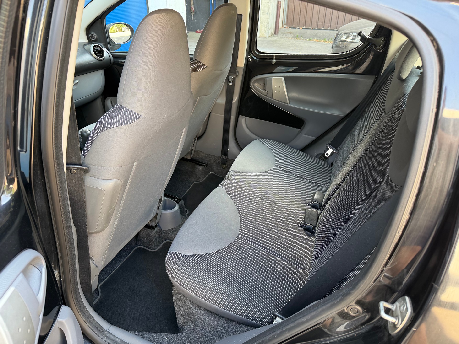 PEUGEOT 107 1.0 Urban-image-5