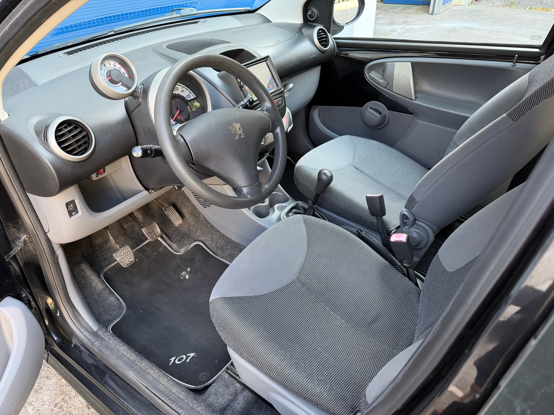 PEUGEOT 107 1.0 Urban-image-7