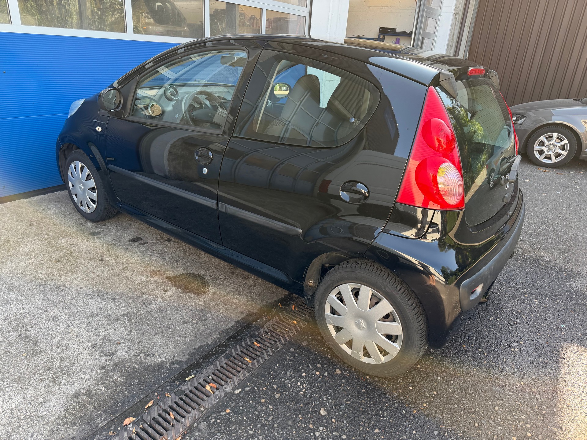 PEUGEOT 107 1.0 Urban-image-4