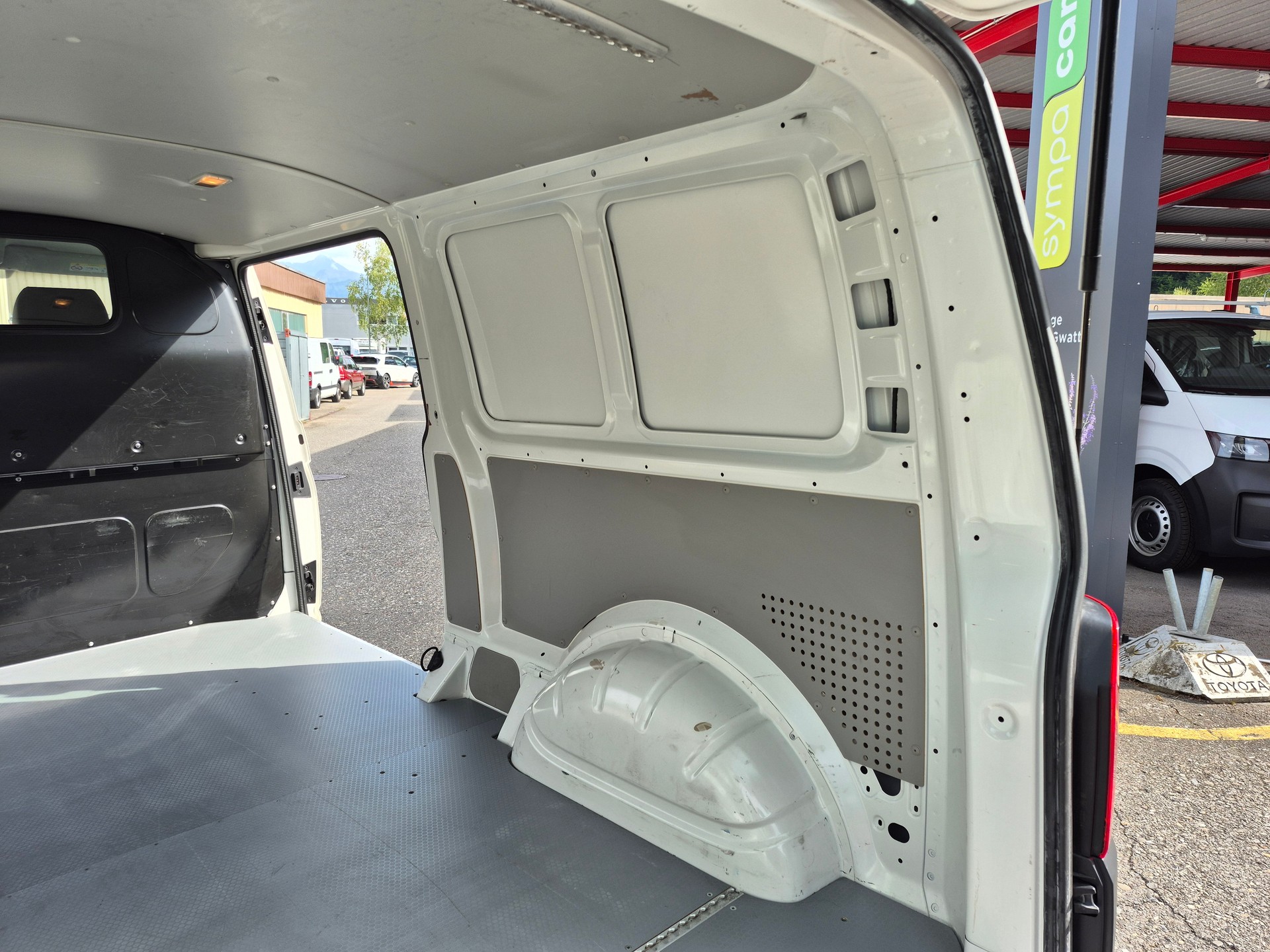 VW T6 2.0 TDI 4Motion-image-12