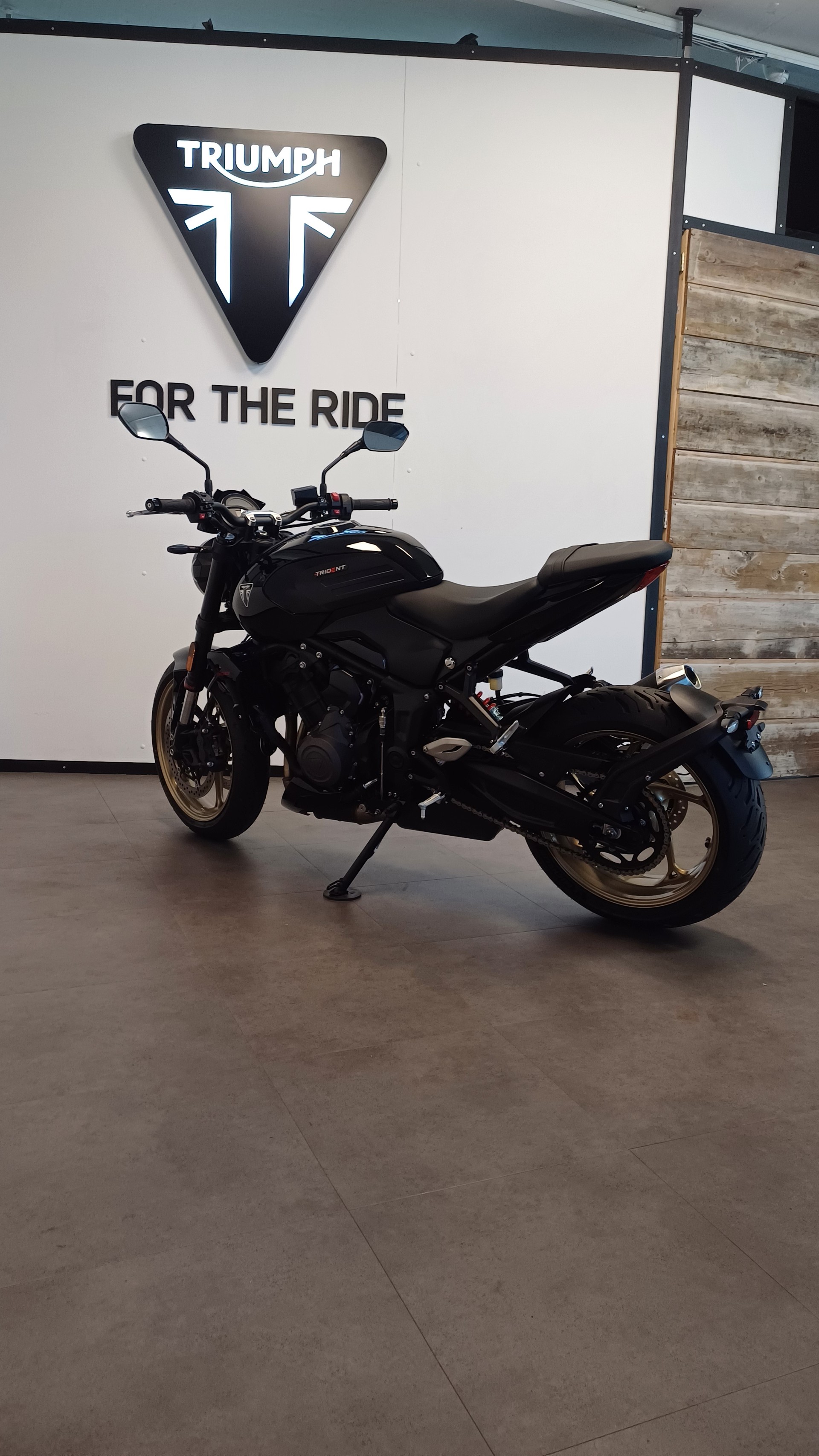 TRIUMPH Trident 800-image-3