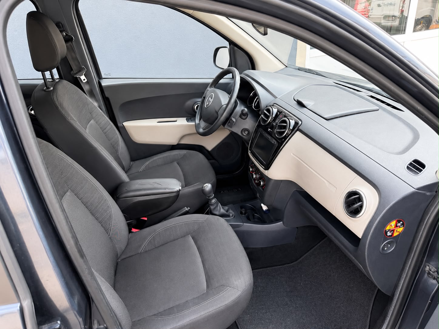 DACIA Lodgy 1.5 dCi Lauréate 7PL-image-12