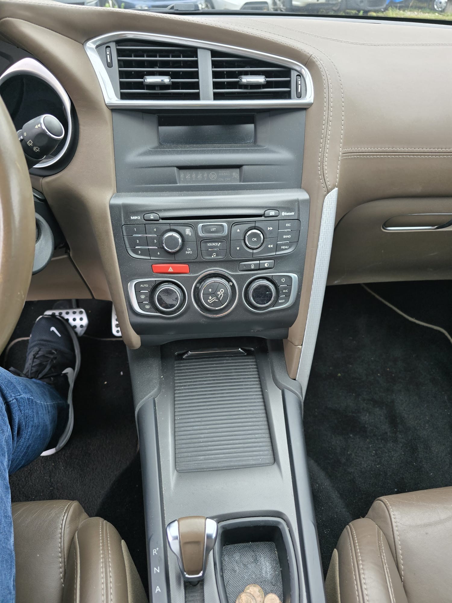DS AUTOMOBILES DS4 1.6 e-HDi SO Chic EGS6-image-13
