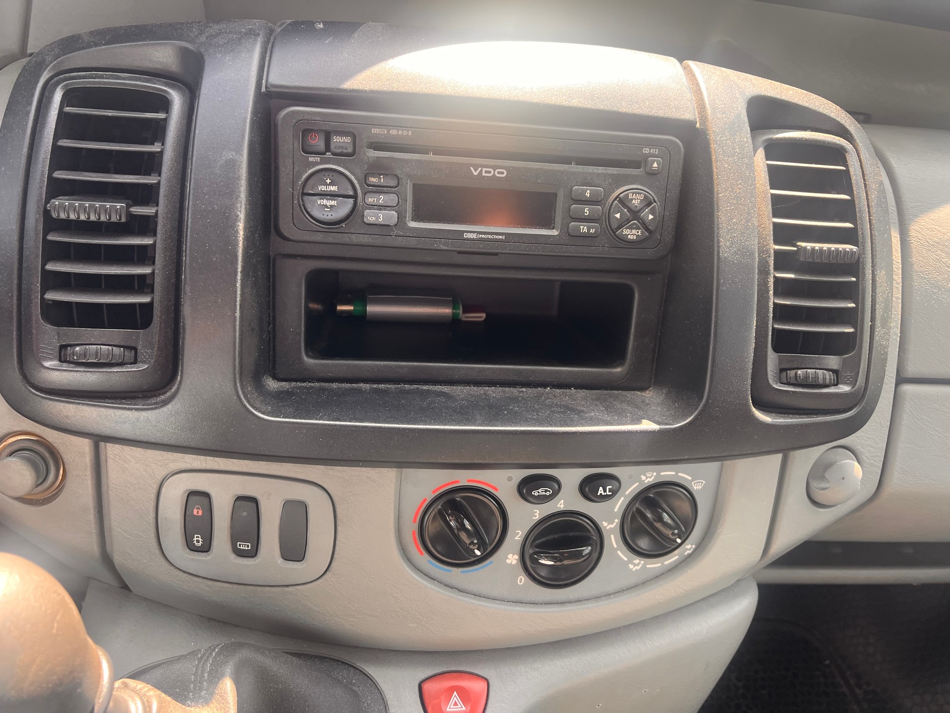 OPEL Vivaro 2.5CDTI 2.9t L1H1DK-image-11