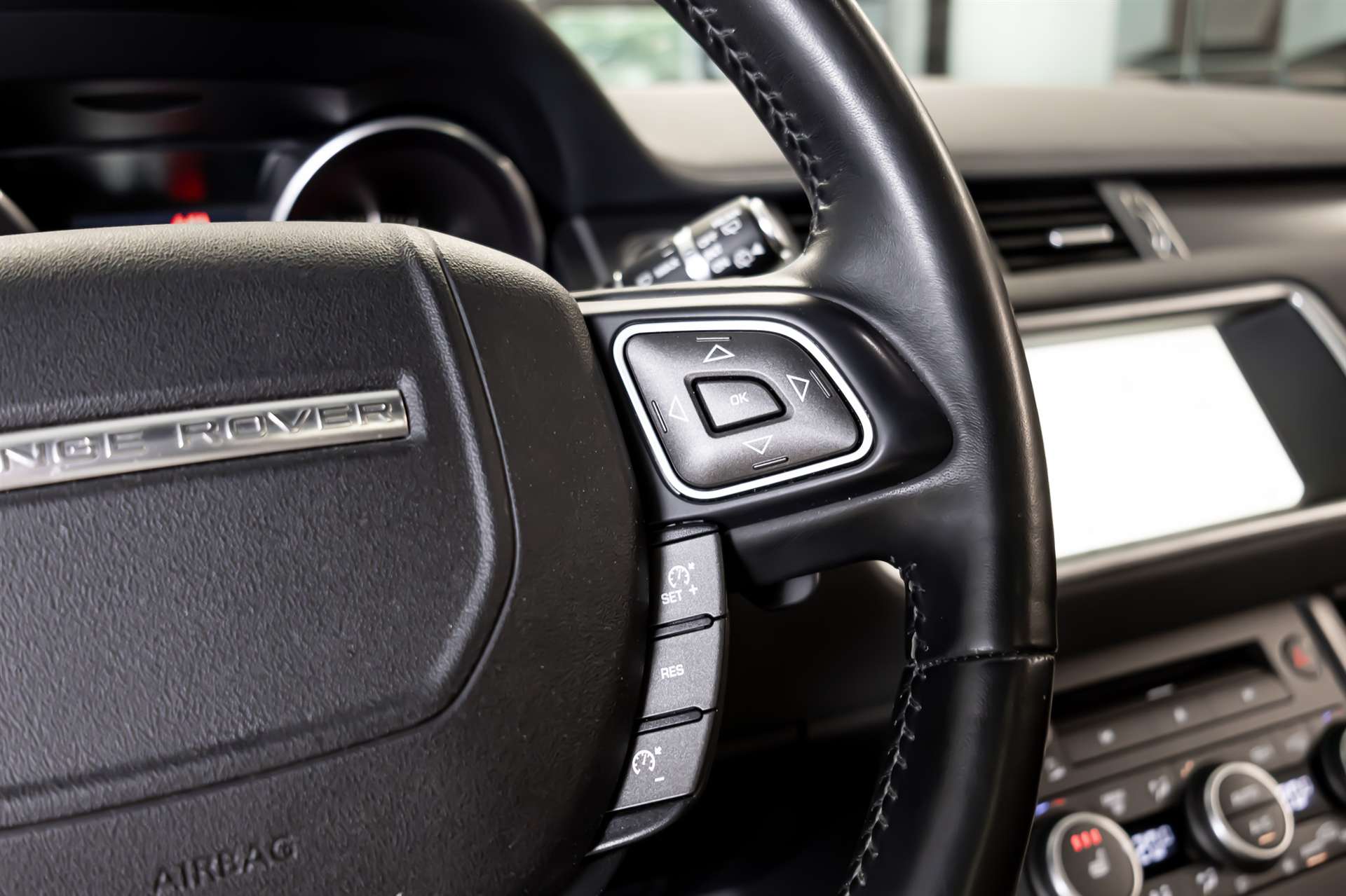 LAND ROVER Range Rover Evoque 2.0 TD4 Landmark AT9-image-9
