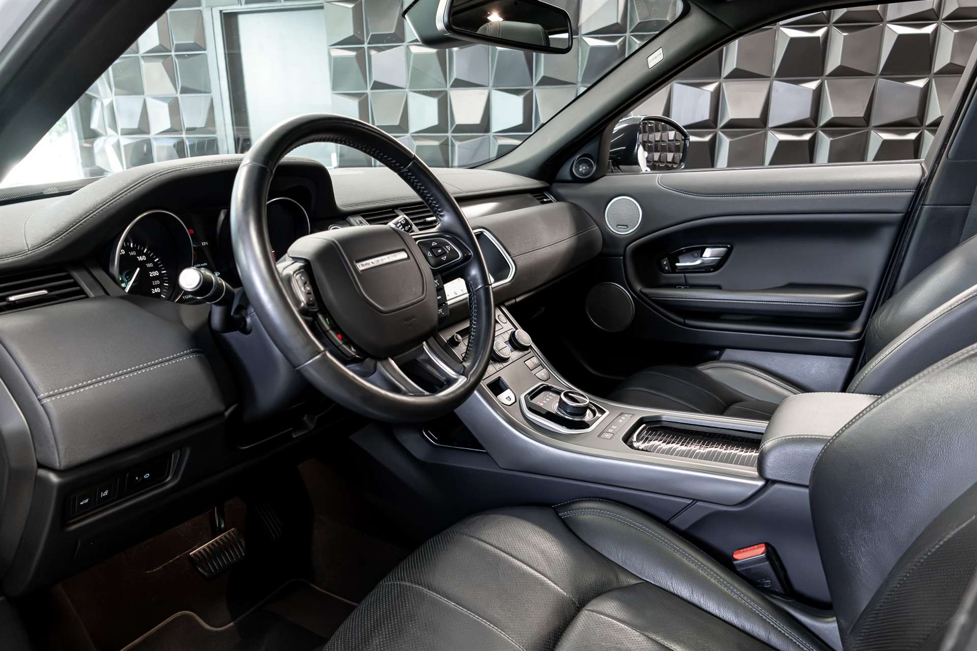 LAND ROVER Range Rover Evoque 2.0 TD4 Landmark AT9-image-13