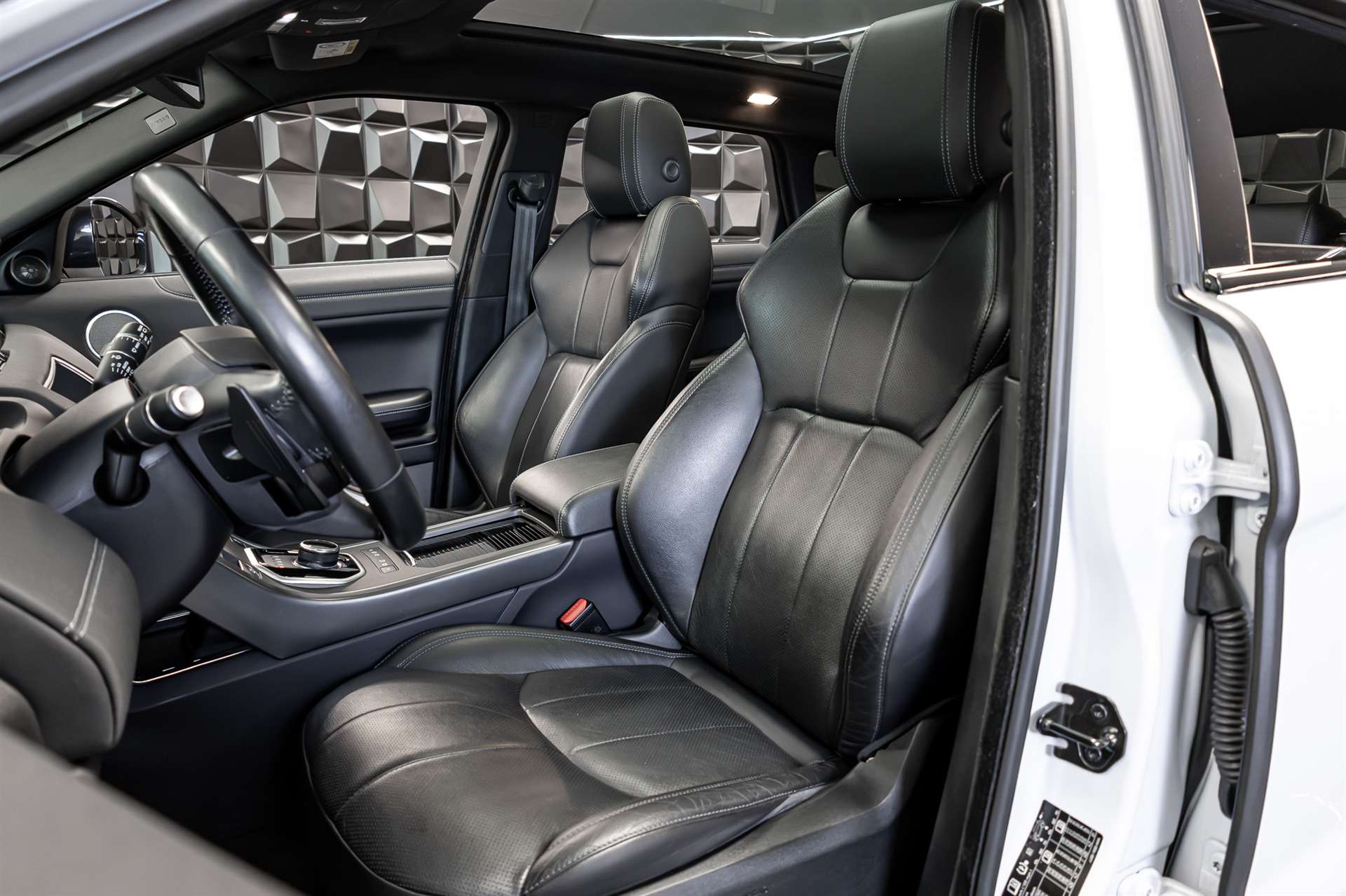 LAND ROVER Range Rover Evoque 2.0 TD4 Landmark AT9-image-14