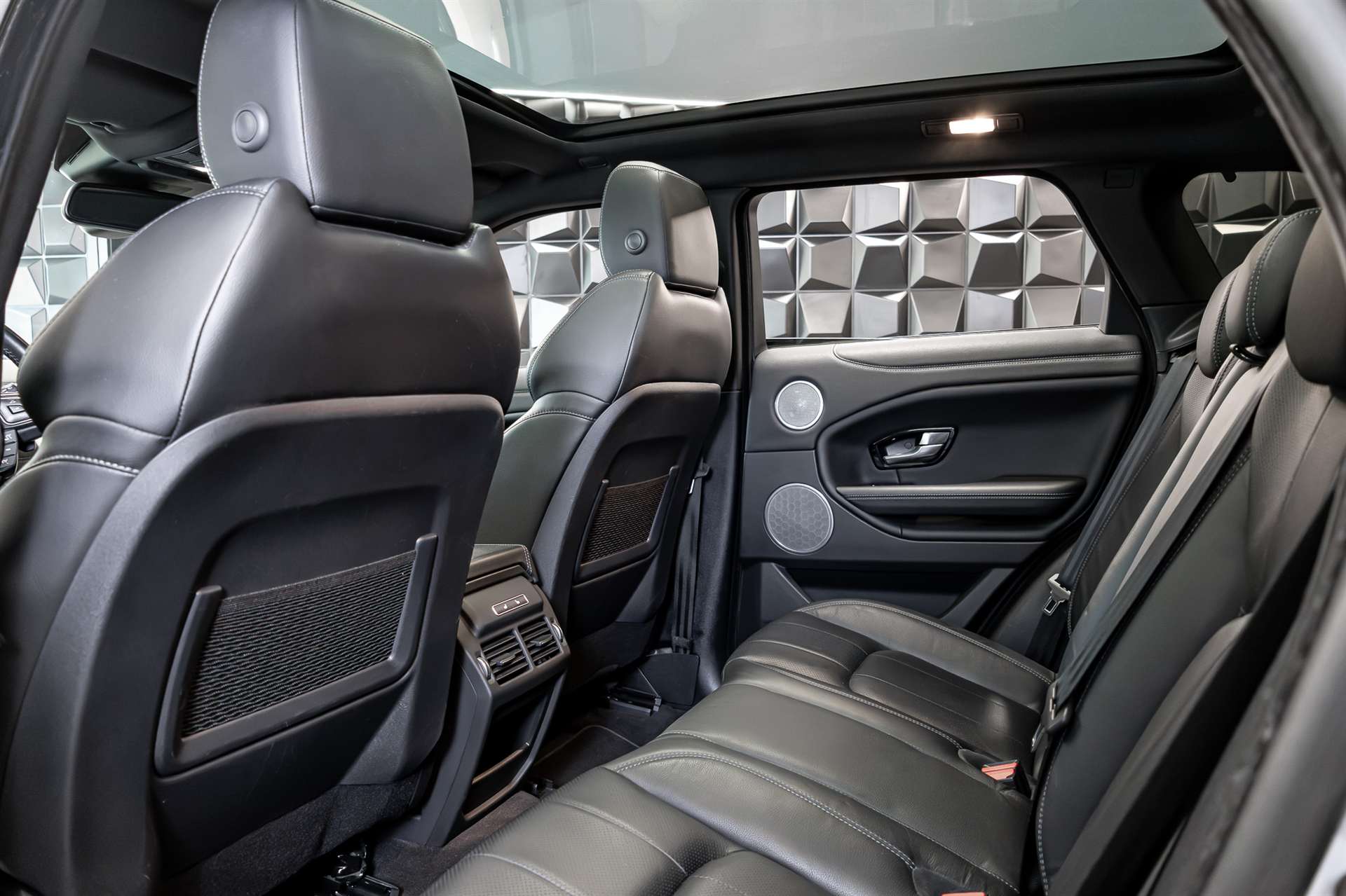 LAND ROVER Range Rover Evoque 2.0 TD4 Landmark AT9-image-24