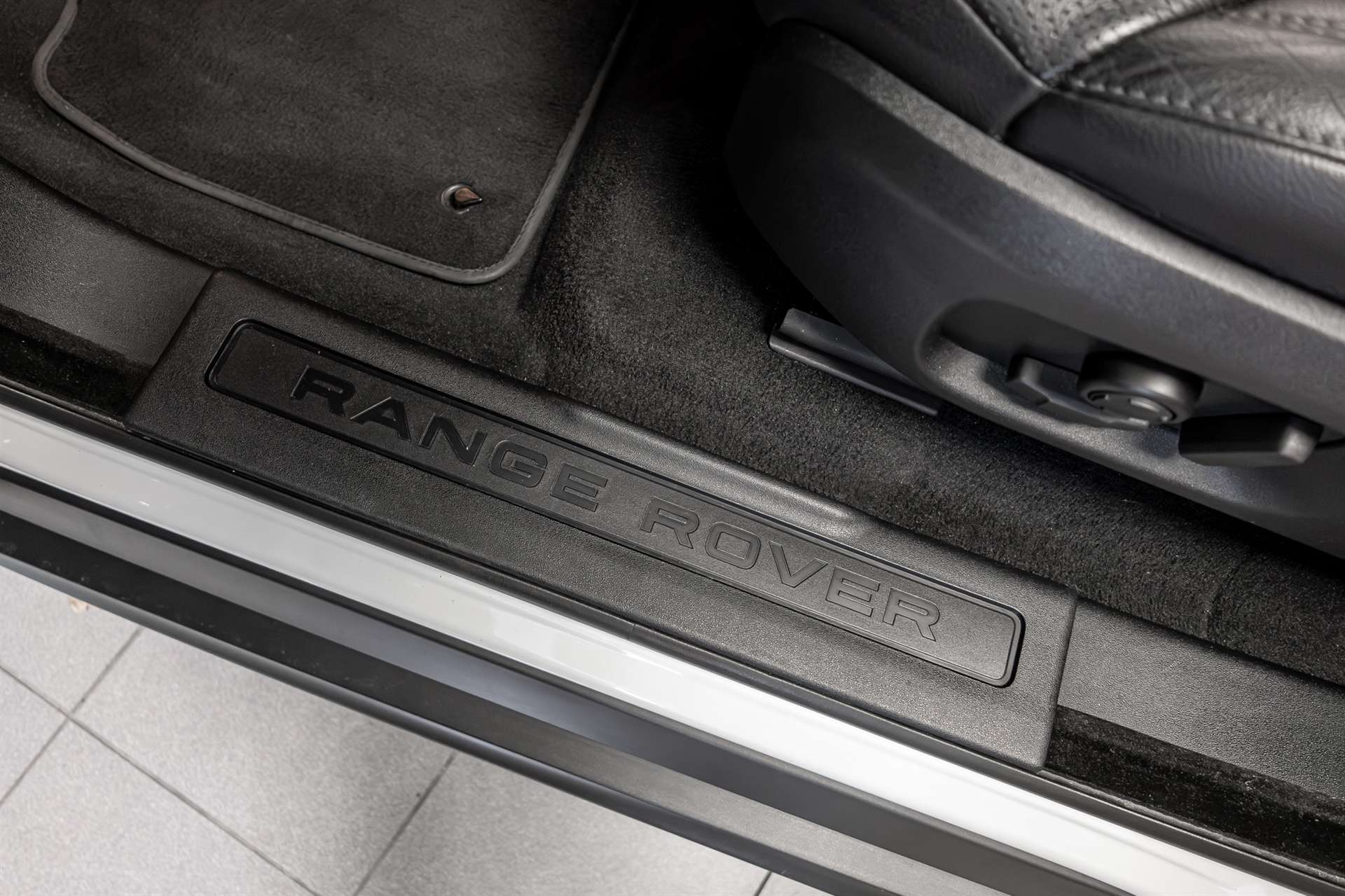 LAND ROVER Range Rover Evoque 2.0 TD4 Landmark AT9-image-12