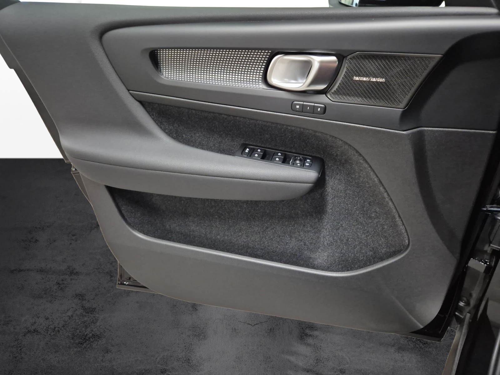 VOLVO EX40 Twin Black Edition AWD-image-13