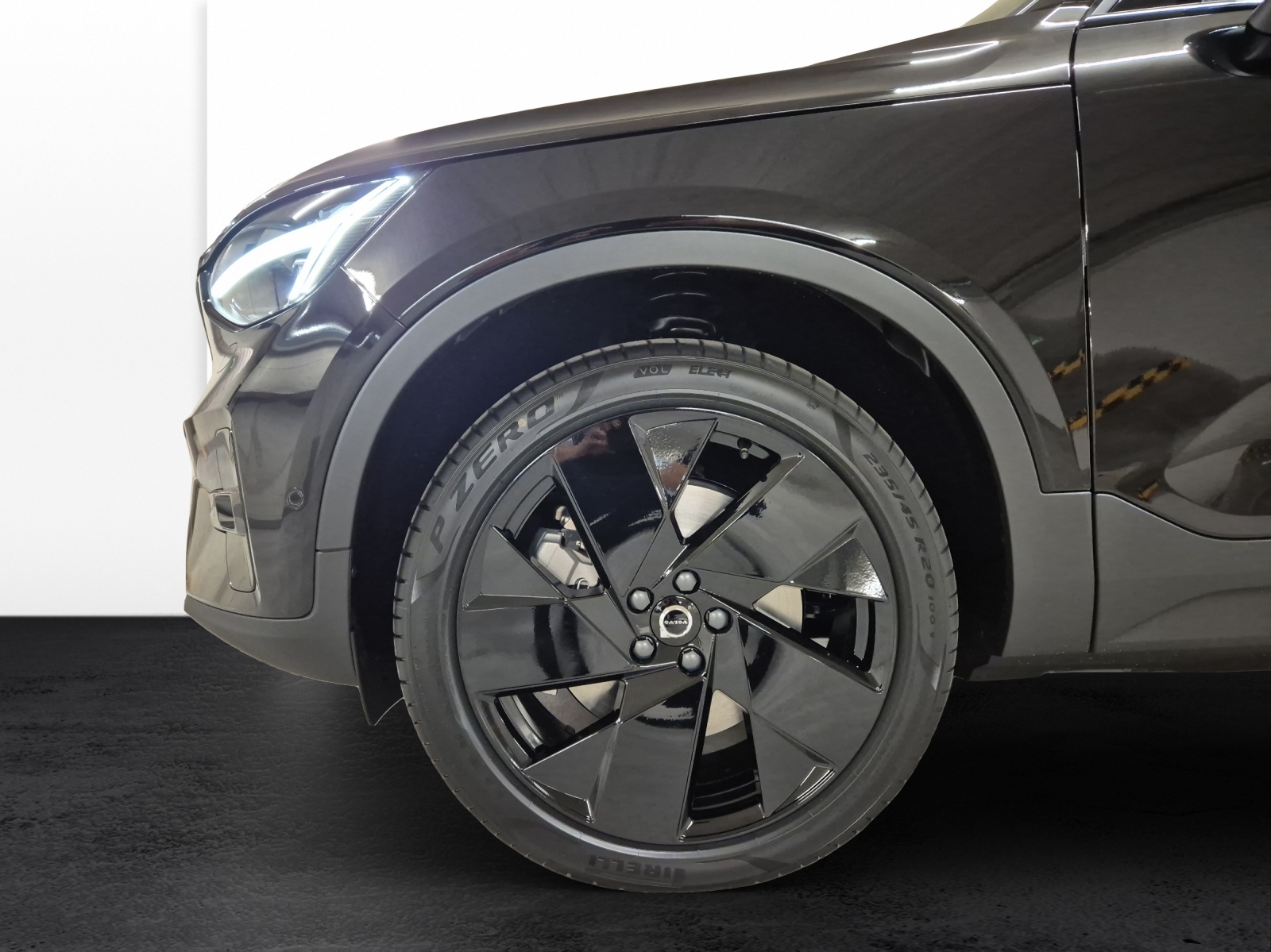 VOLVO EX40 Twin Black Edition AWD-image-18