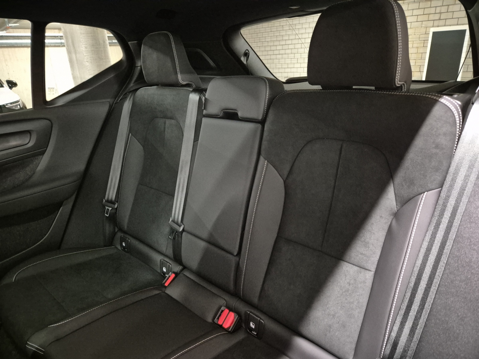 VOLVO EX40 Twin Black Edition AWD-image-15