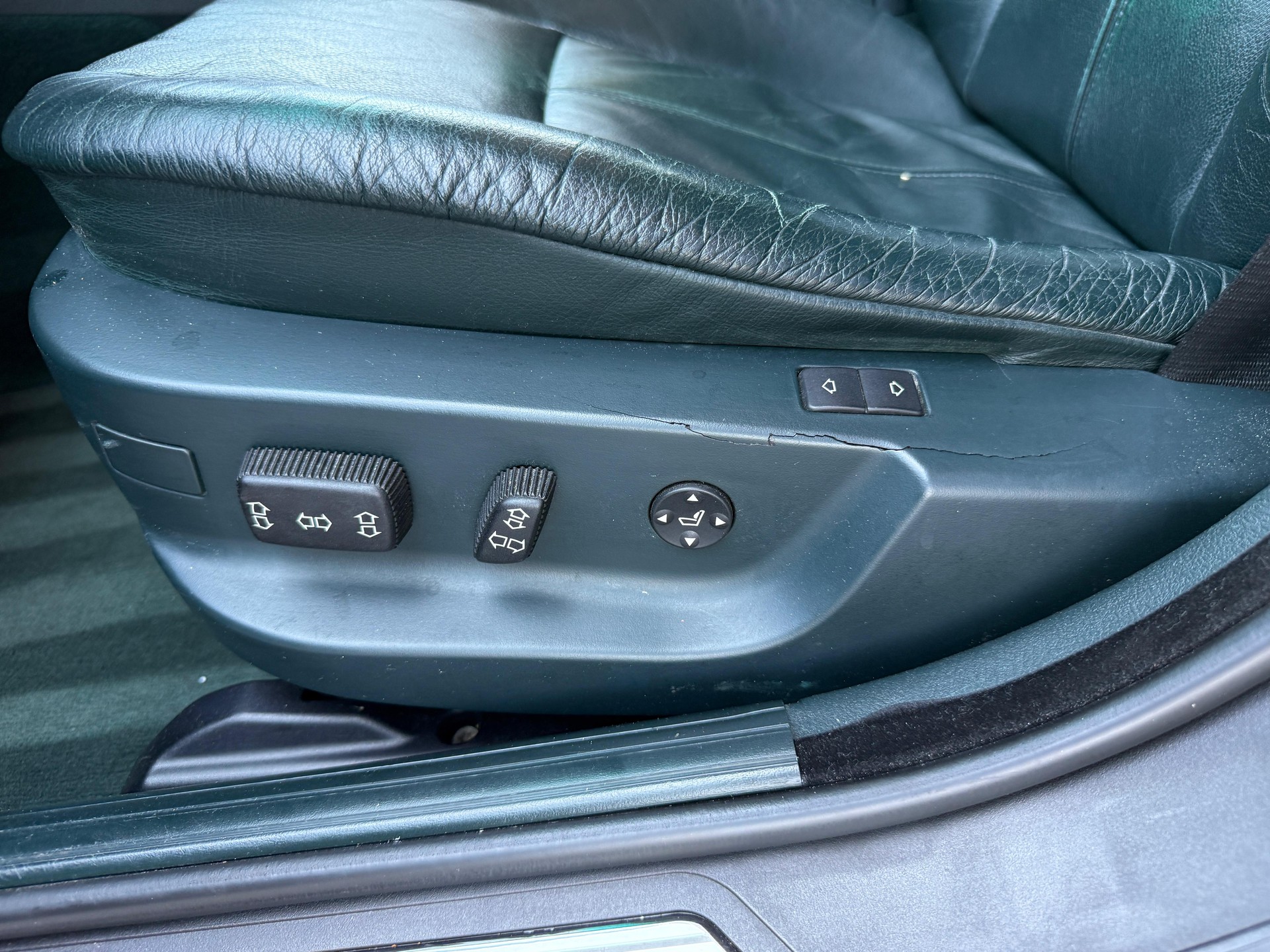 BMW 540i-image-12