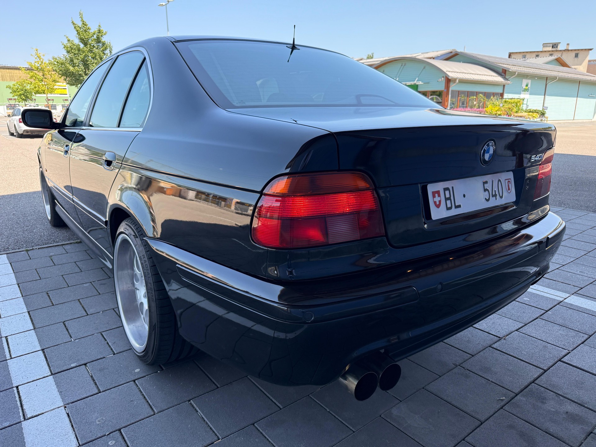 BMW 540i-image-2