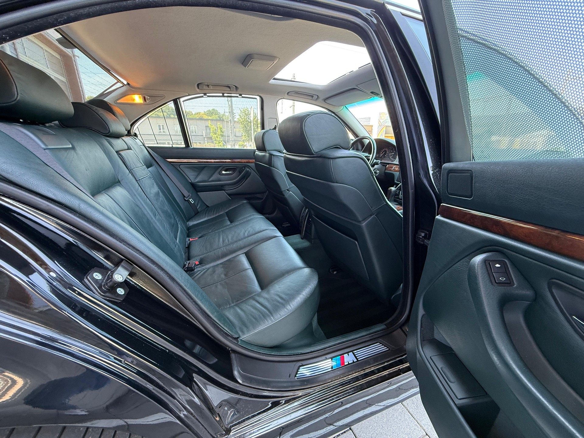 BMW 540i-image-16