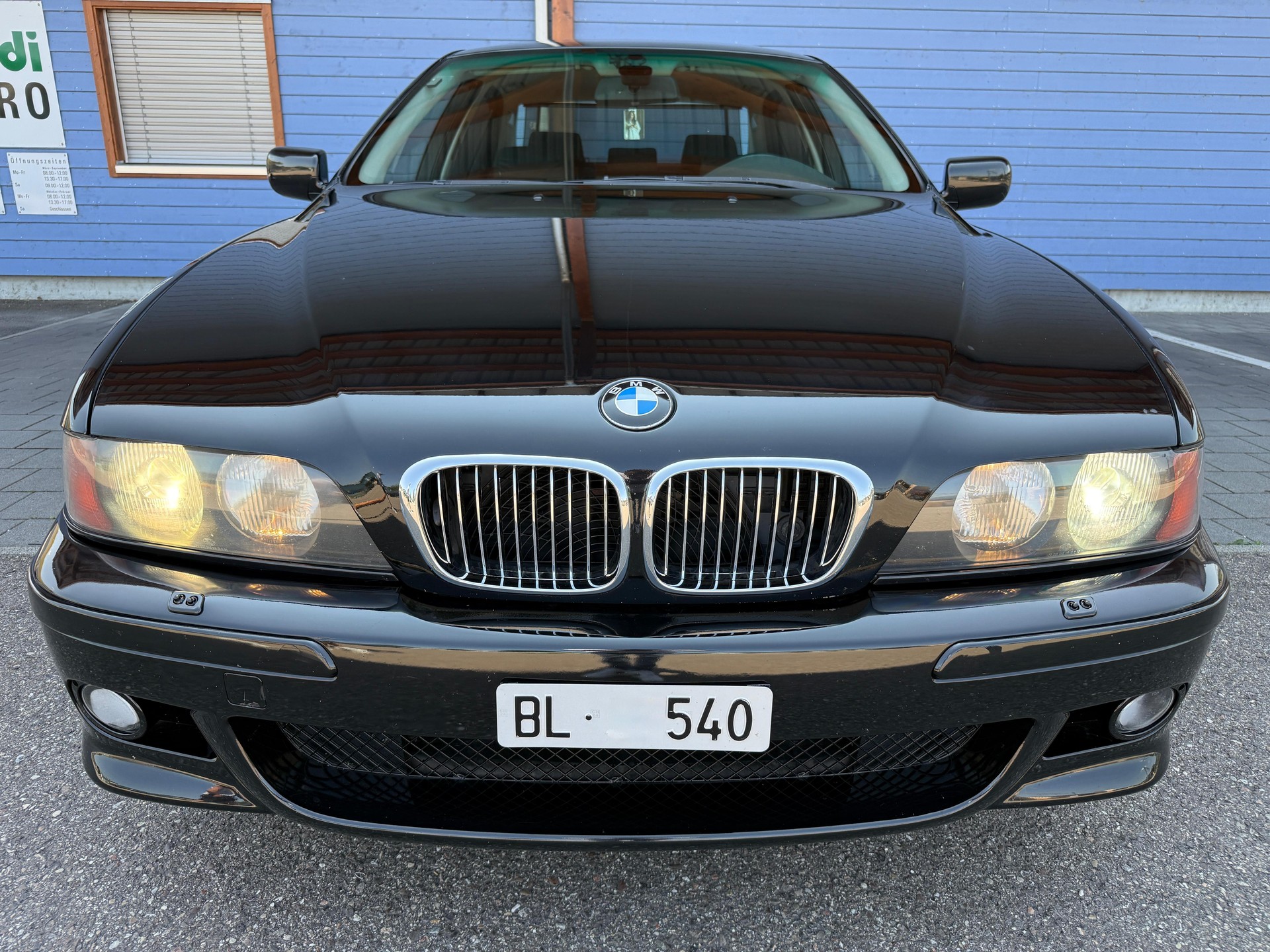 BMW 540i-image-7