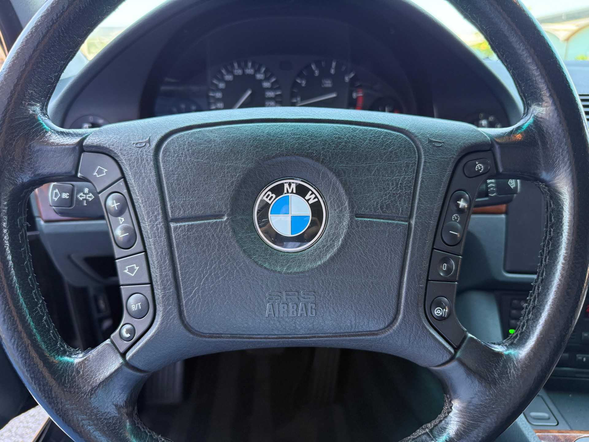 BMW 540i-image-24