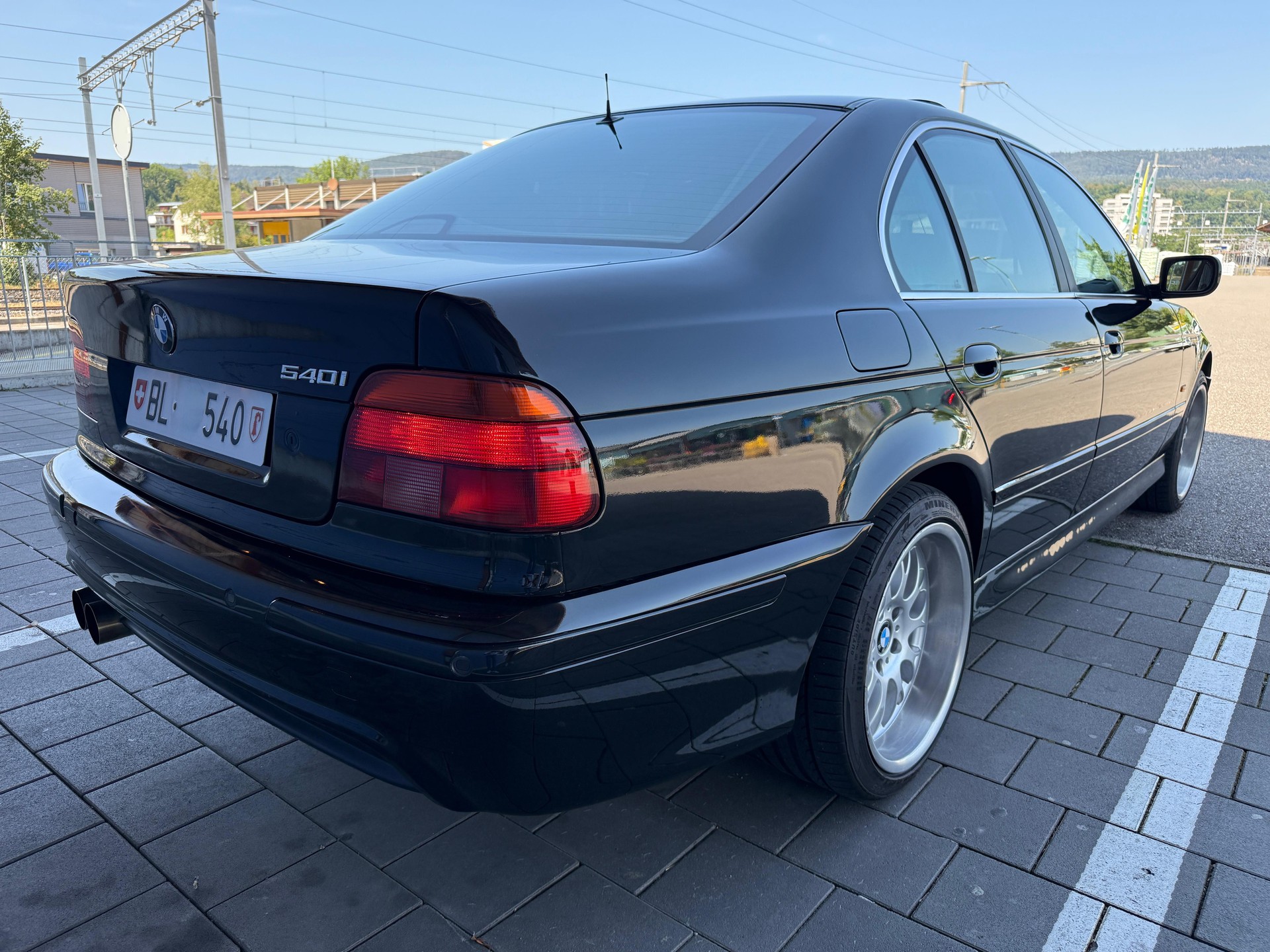 BMW 540i-image-4