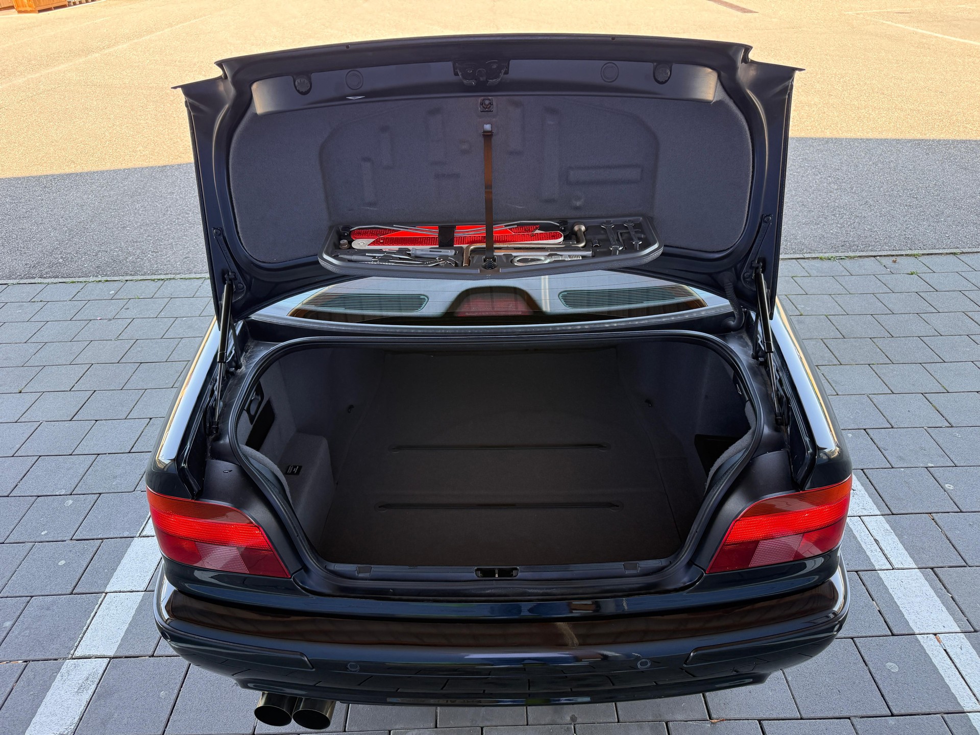BMW 540i-image-14