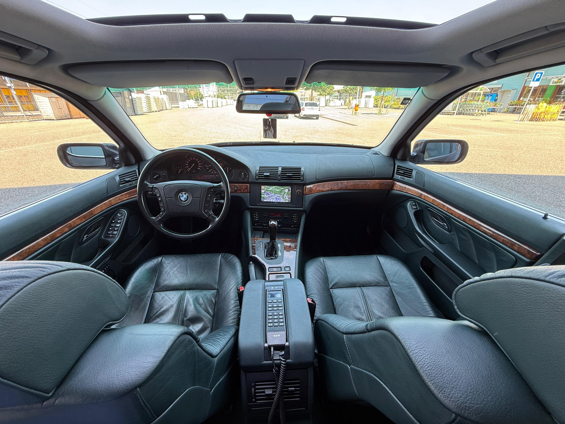 BMW 540i-image-19