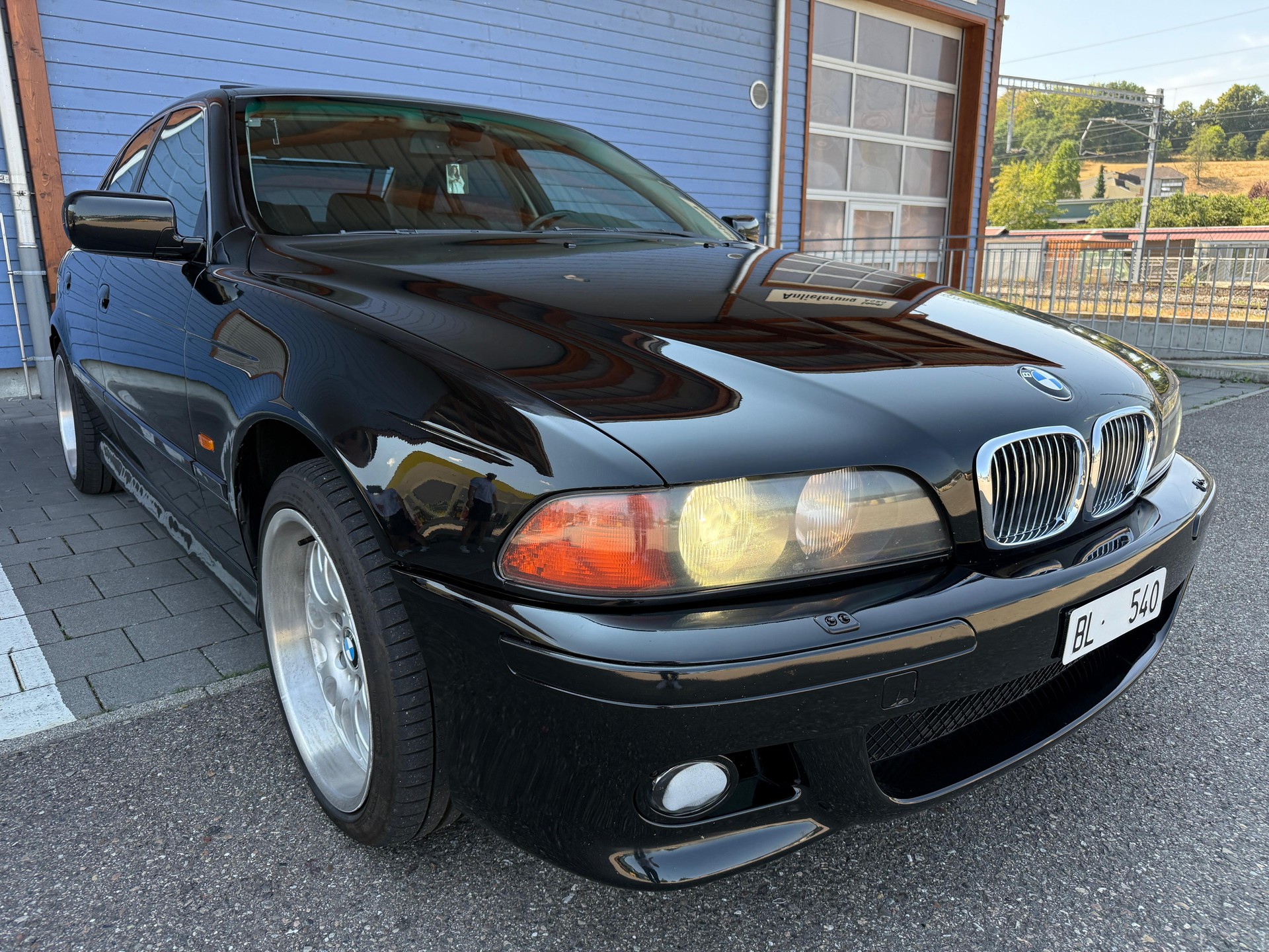 BMW 540i-image-6