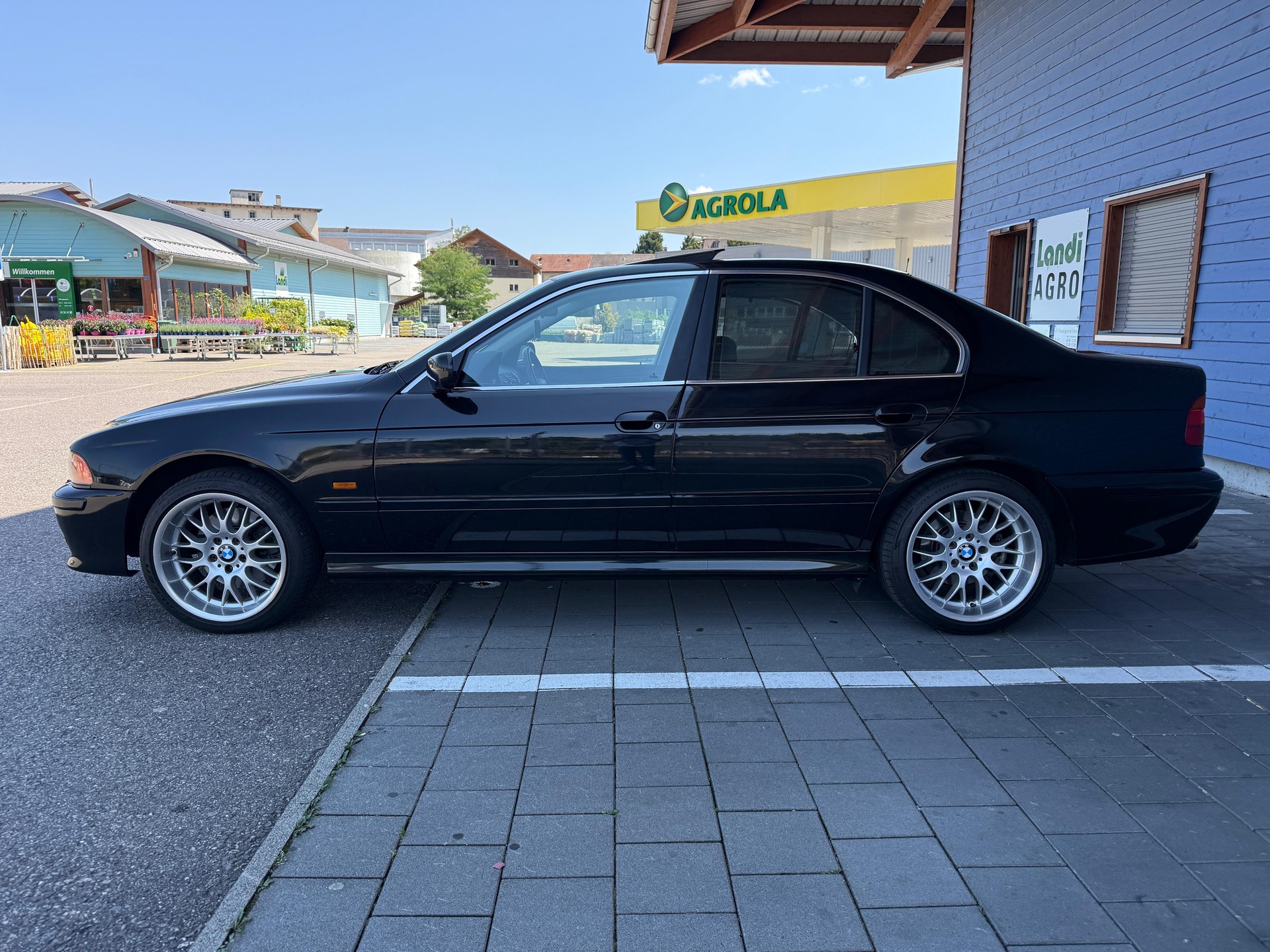 BMW 540i-image-1