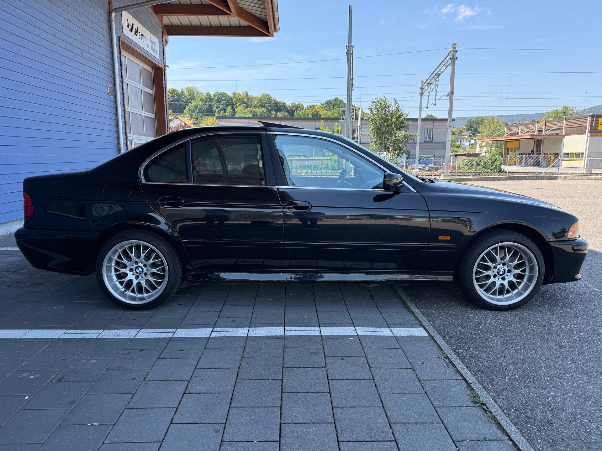 BMW 540i-image-5