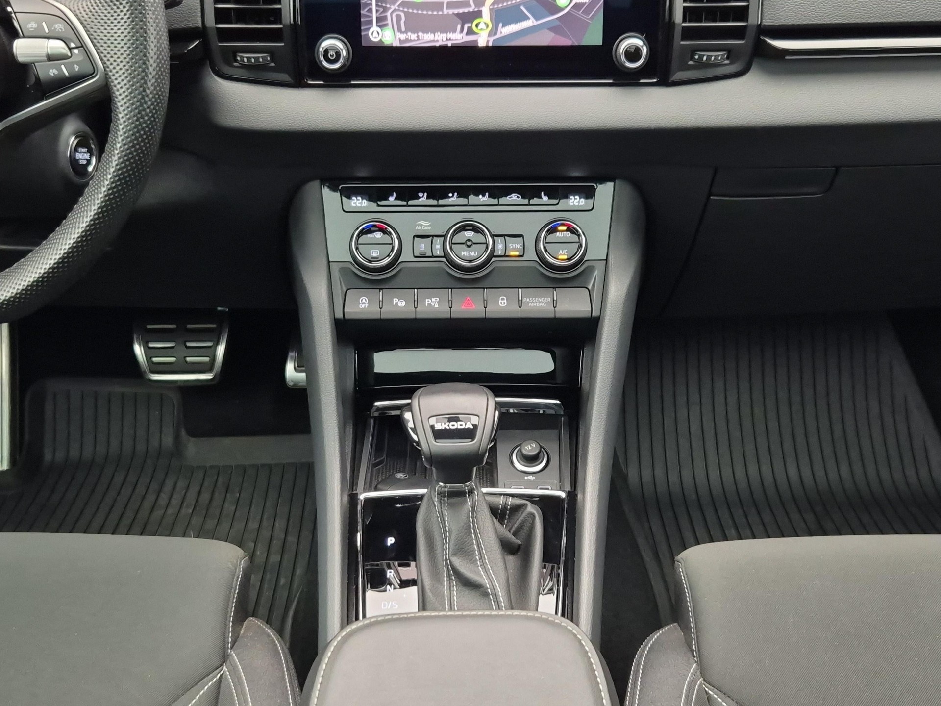 SKODA Karoq 1.5 TSI SportLine DSG-image-12