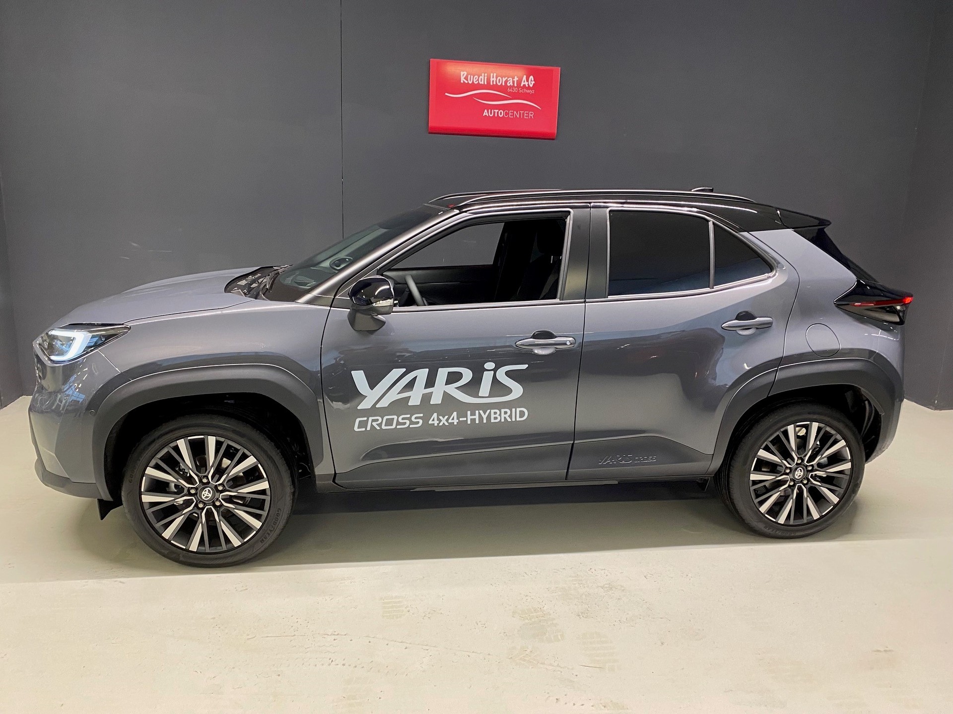 TOYOTA Yaris Cross 1.5 VVT-i HSD Premium AWD-i-image-2