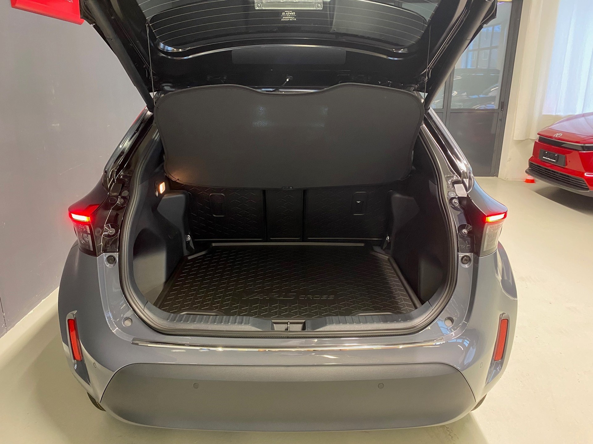 TOYOTA Yaris Cross 1.5 VVT-i HSD Premium AWD-i-image-6