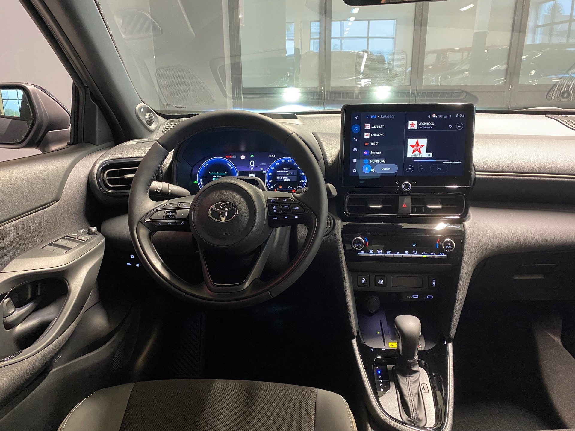 TOYOTA Yaris Cross 1.5 VVT-i HSD Premium AWD-i-image-9