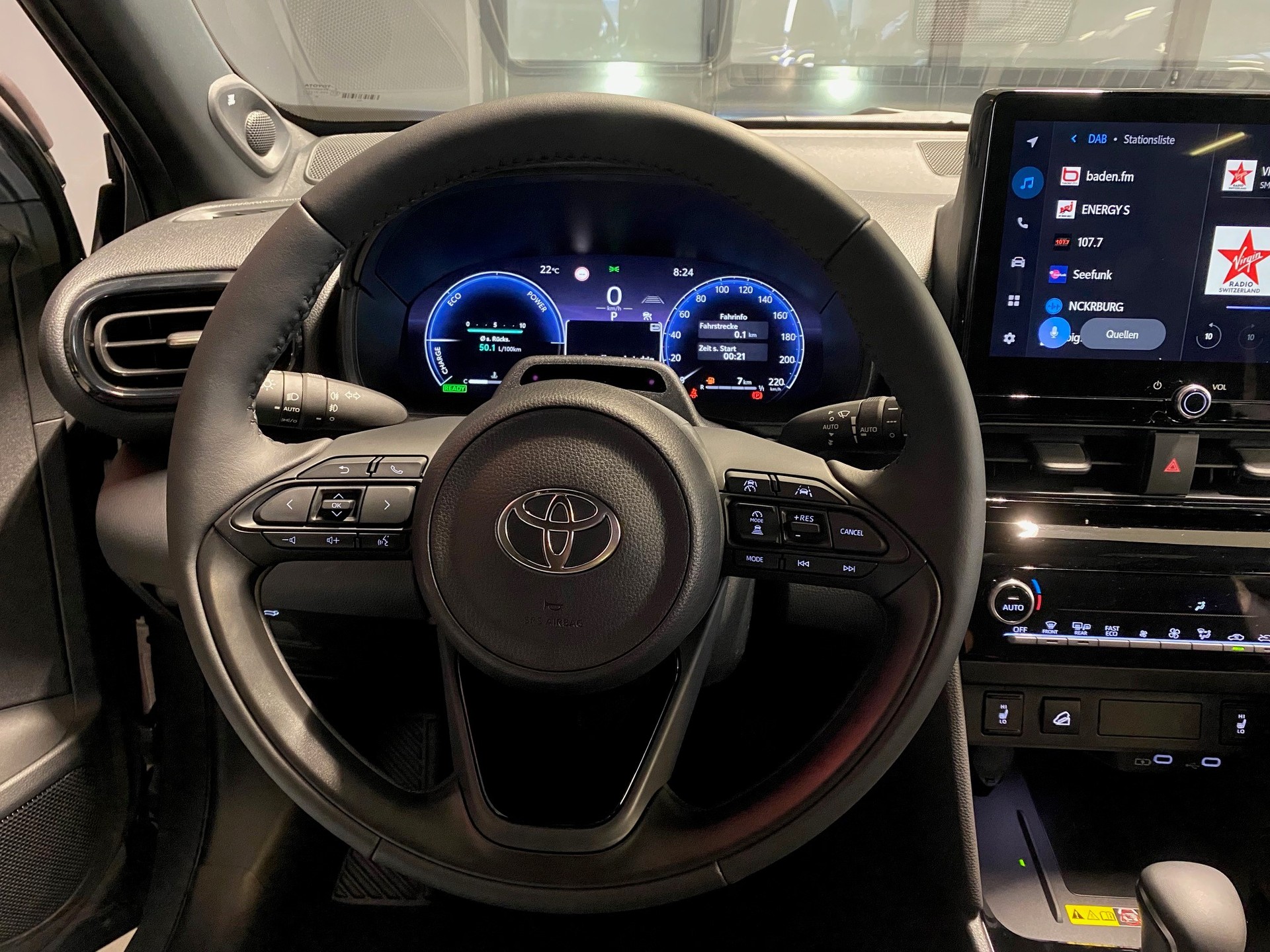 TOYOTA Yaris Cross 1.5 VVT-i HSD Premium AWD-i-image-10