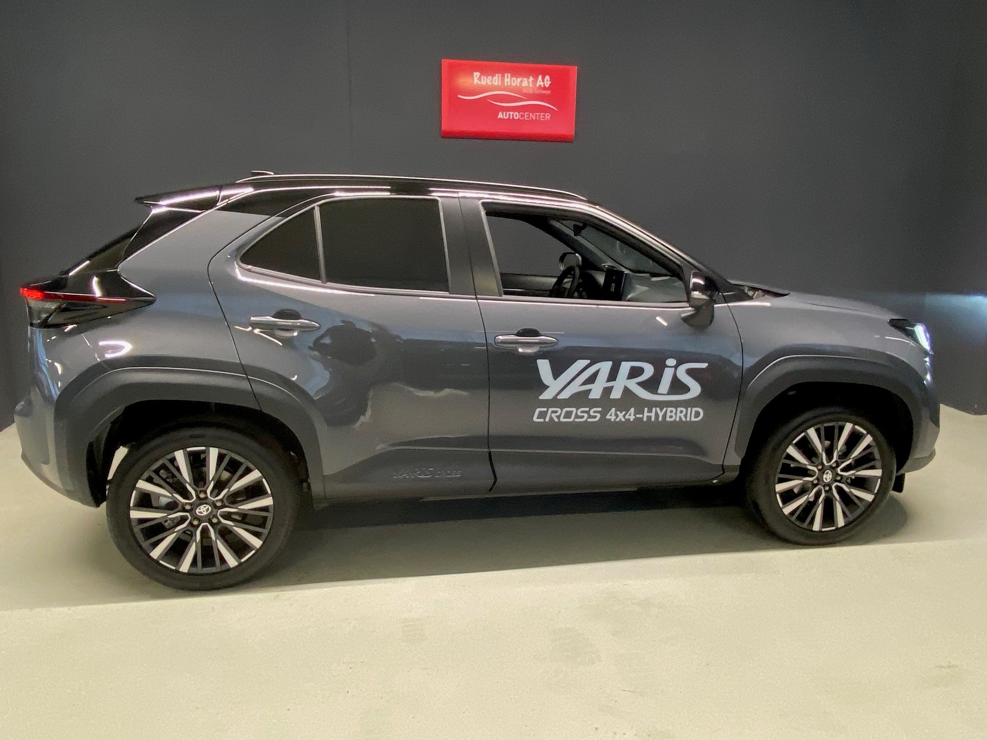 TOYOTA Yaris Cross 1.5 VVT-i HSD Premium AWD-i-image-3