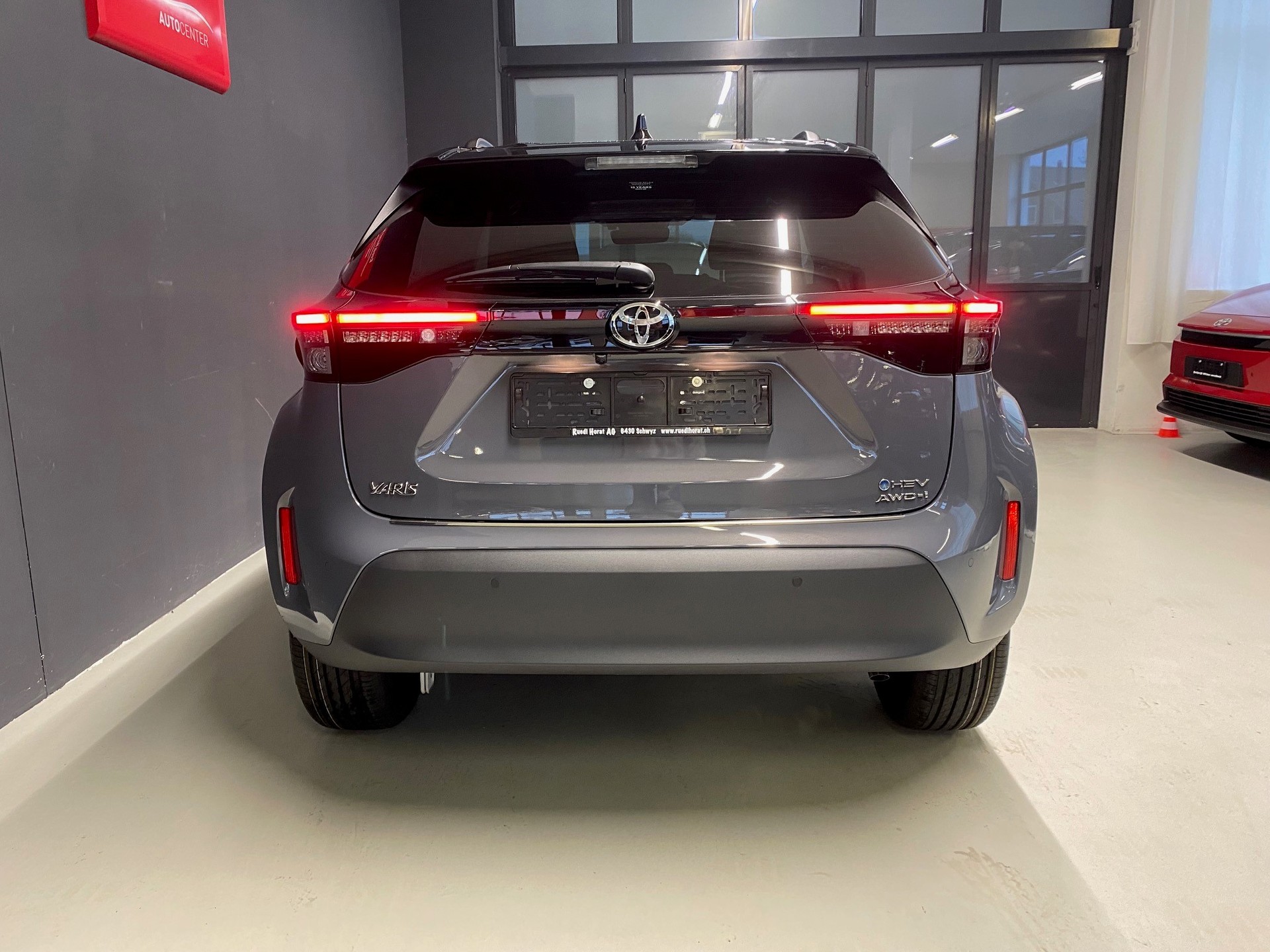 TOYOTA Yaris Cross 1.5 VVT-i HSD Premium AWD-i-image-5