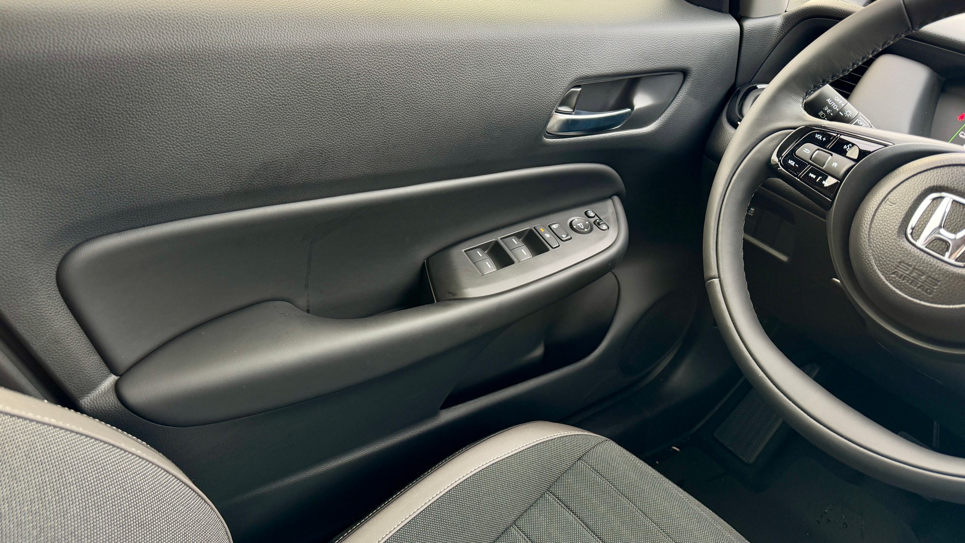 HONDA Jazz 1.5i-MMD Crosstar Advance E-CVT Modell 2027 1.9% Leasing Aktion unschlagbar mit 8 Jahren Garantie leichter Hagelschaden-image-10