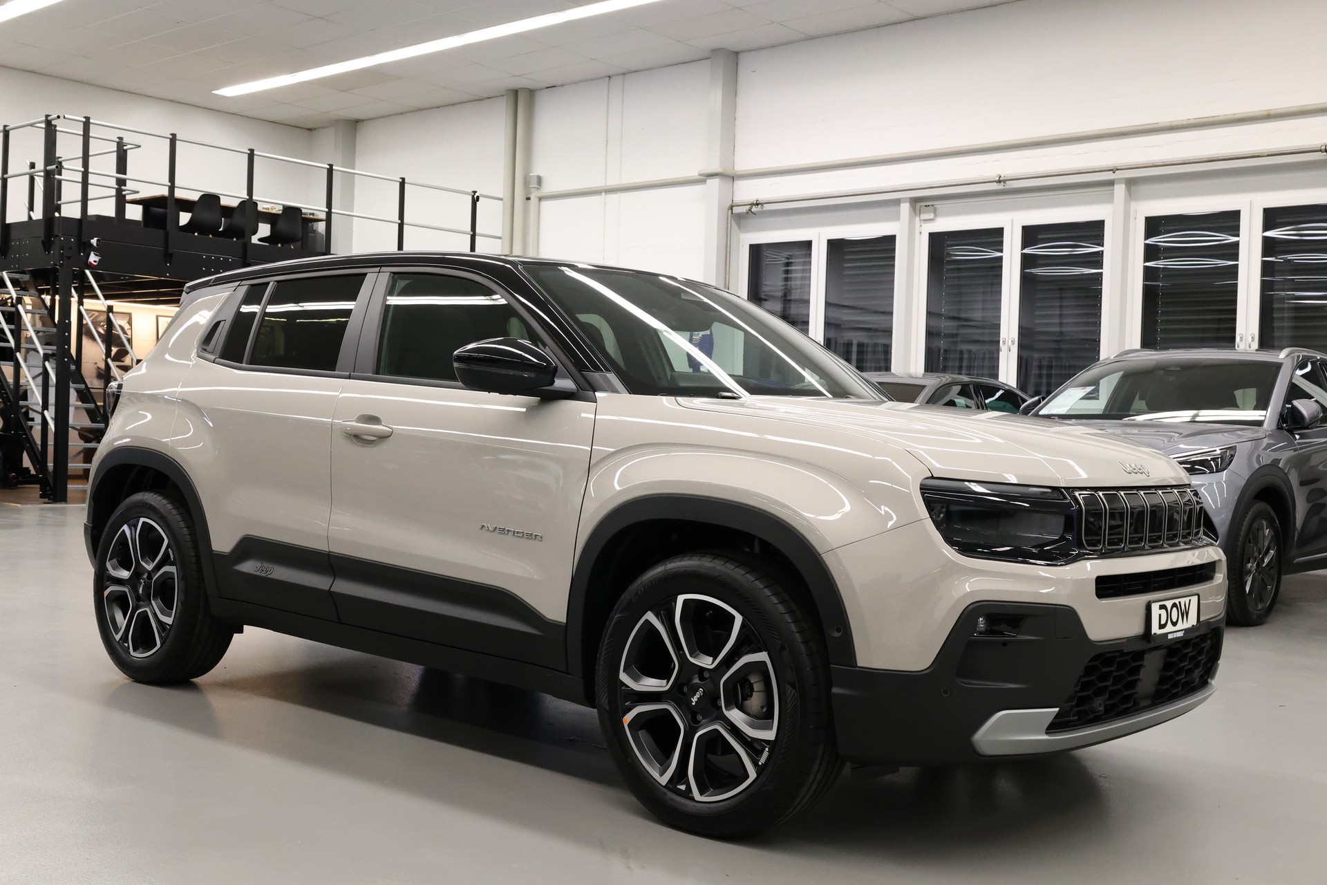 JEEP Avenger 1.2 MHEV Summit-image-3
