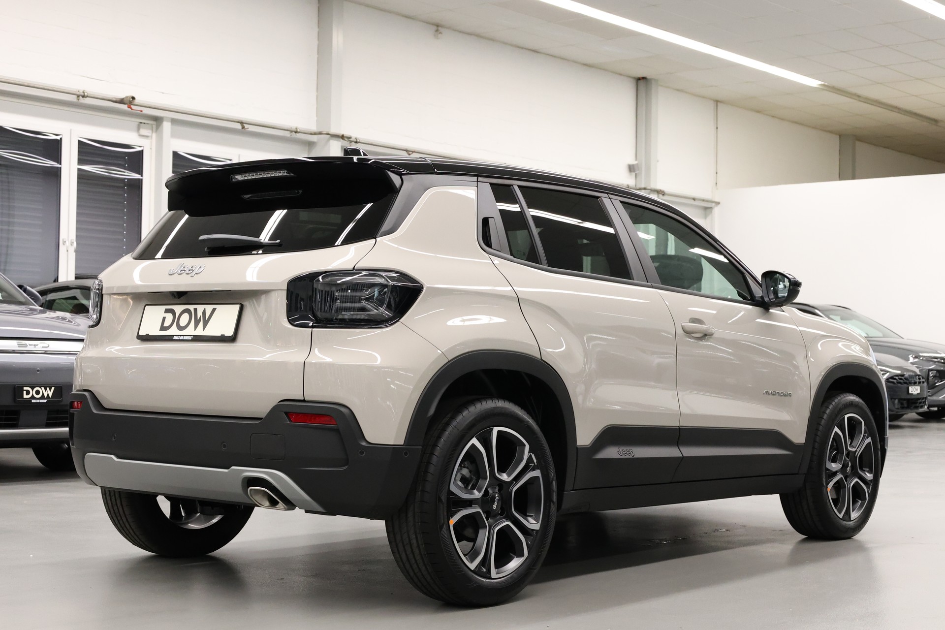 JEEP Avenger 1.2 MHEV Summit-image-9