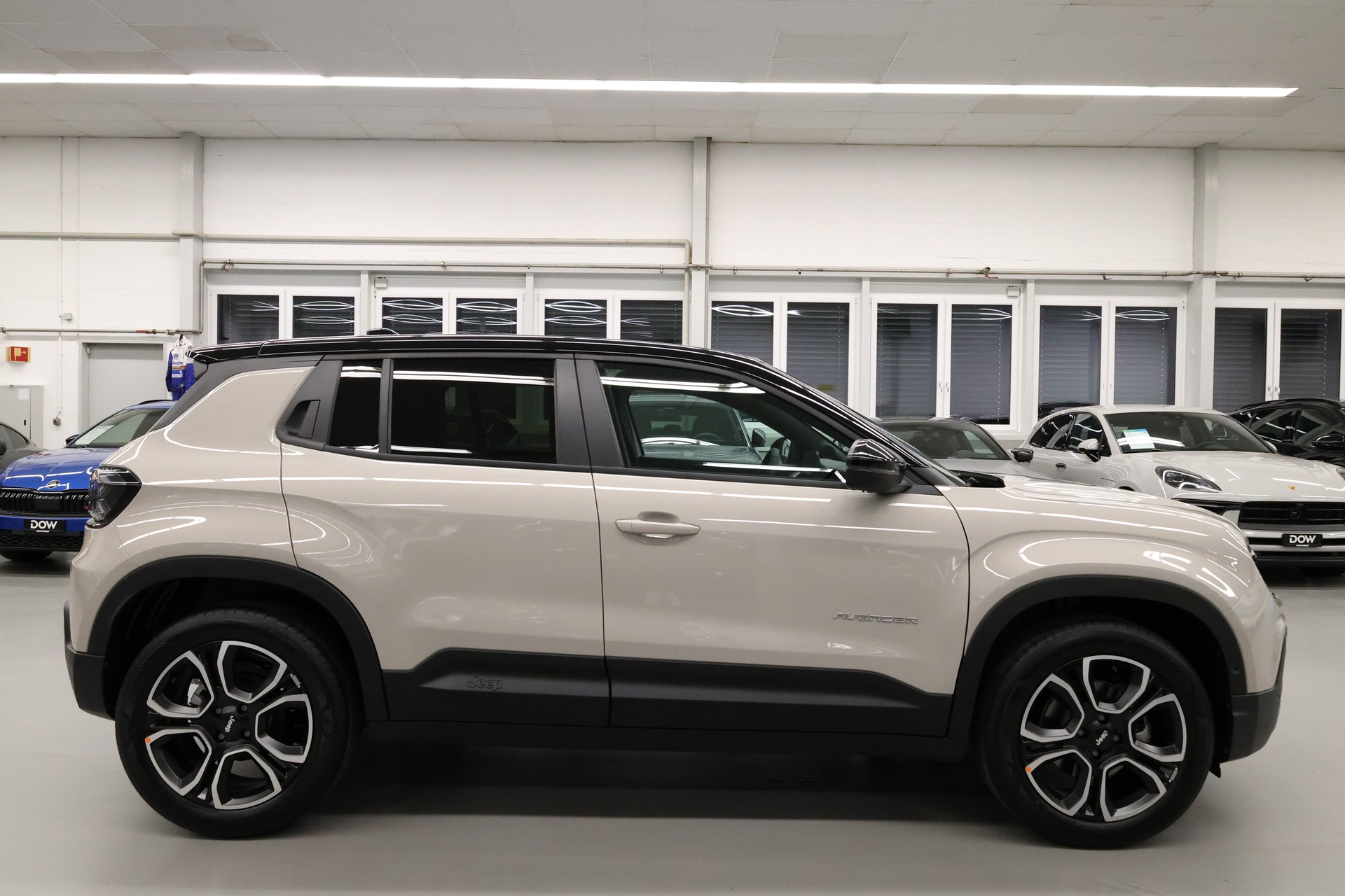 JEEP Avenger 1.2 MHEV Summit-image-13