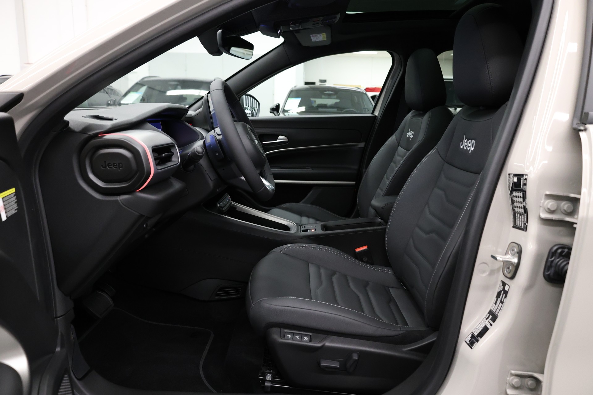 JEEP Avenger 1.2 MHEV Summit-image-17